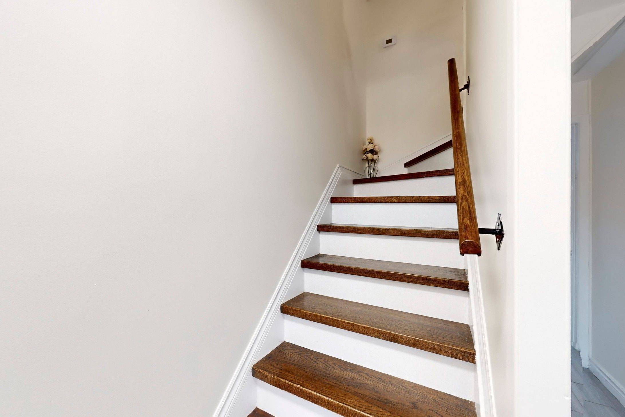 Mississauga, ON L5C 1K6,830 Westlock RD #14A