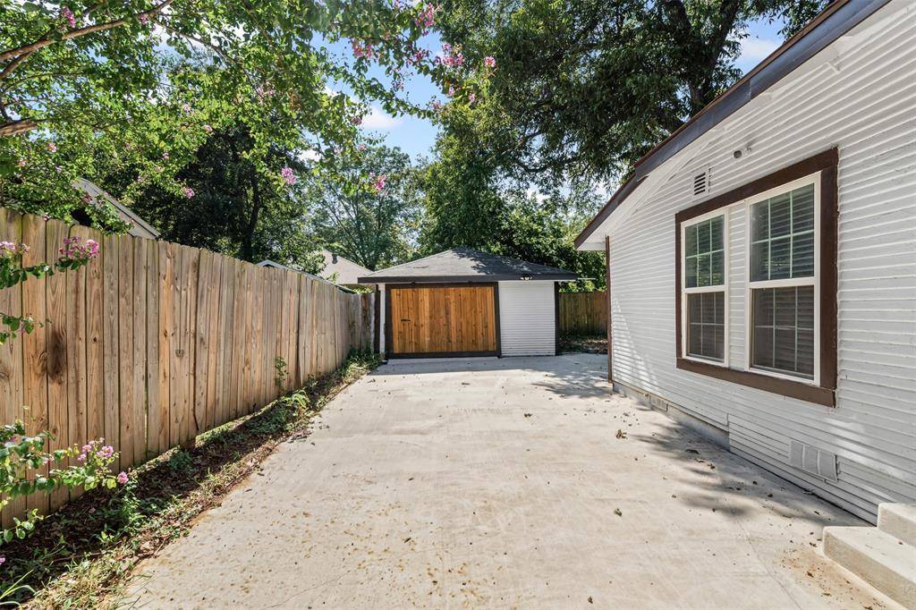 Cleburne, TX 76033,709 N Buffalo Avenue