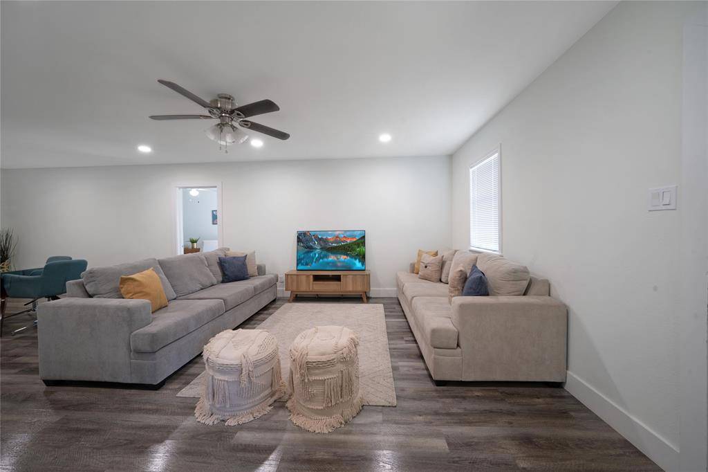 Dallas, TX 75211,2842 Burlington Boulevard