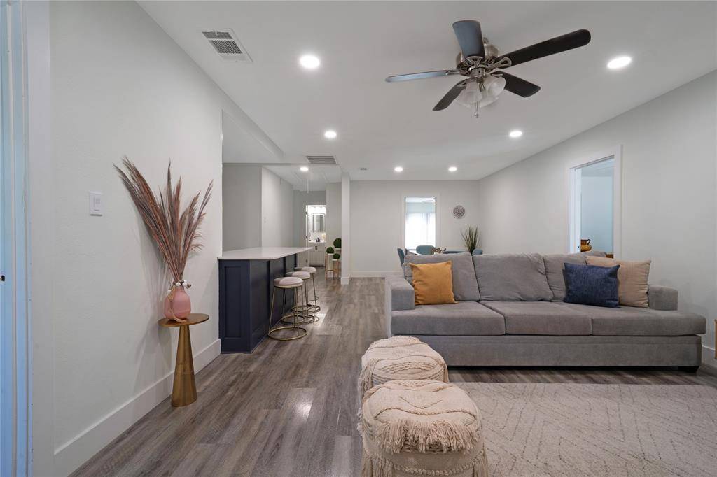 Dallas, TX 75211,2842 Burlington Boulevard