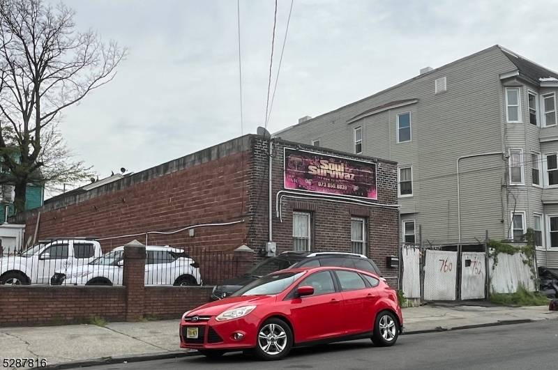Newark City, NJ 07103,760-762 S 16Th St