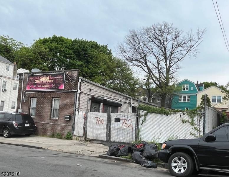 Newark City, NJ 07103,760-762 S 16Th St