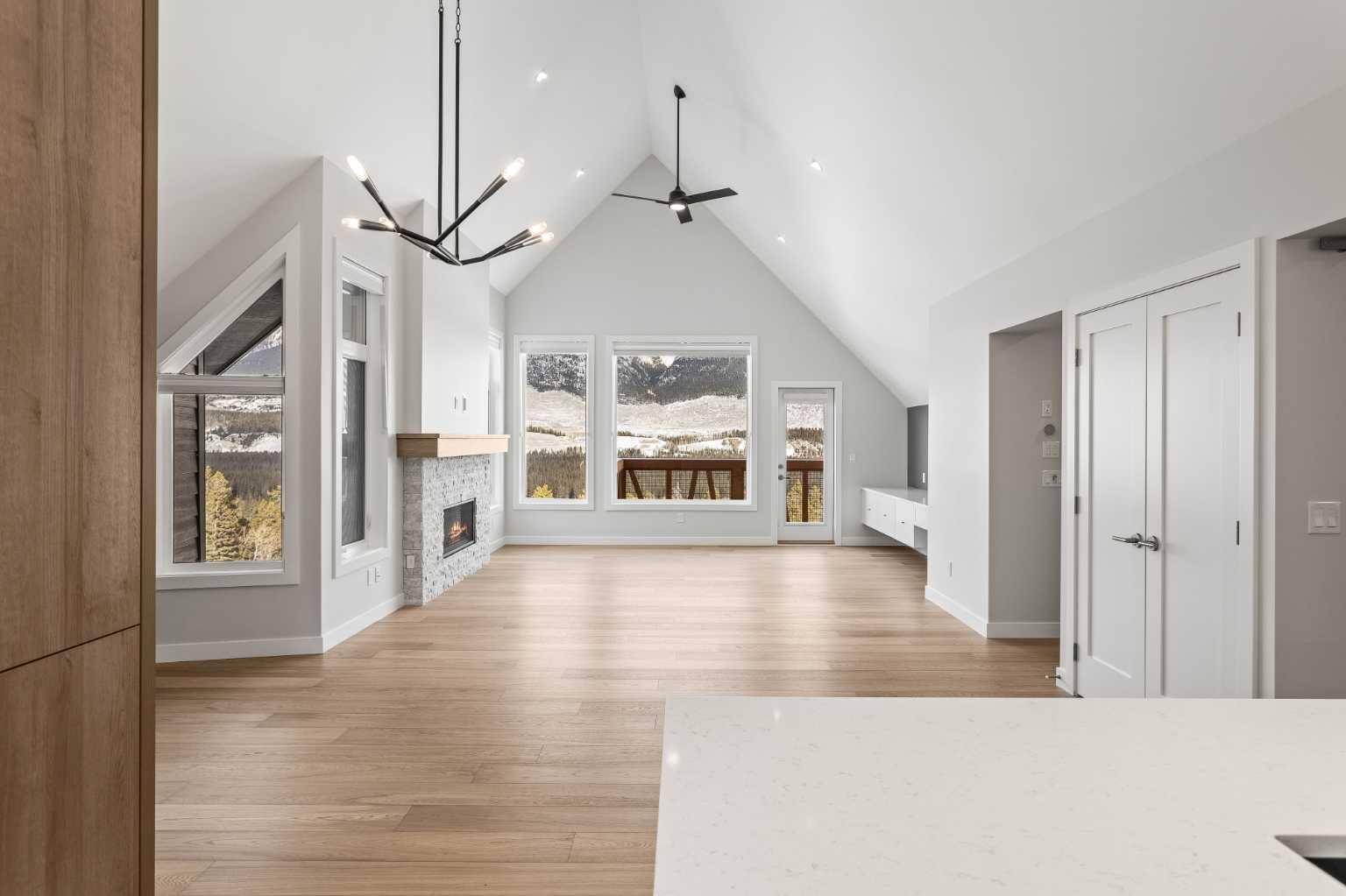 Canmore, AB T1W0N9,209 Stewart Creek Rise #201J