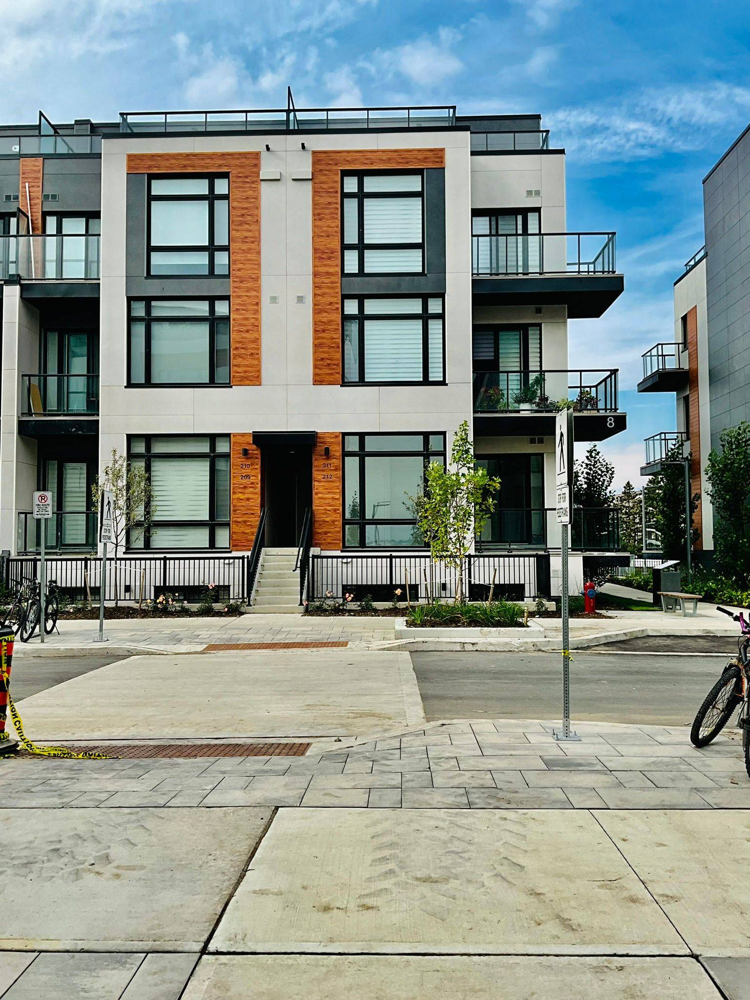 Richmond Hill, ON L4S 0N1,8 Steckley House LN