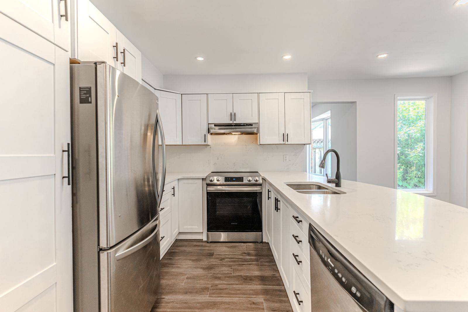 Barrie, ON L4N 6G8,21 Autumn LN