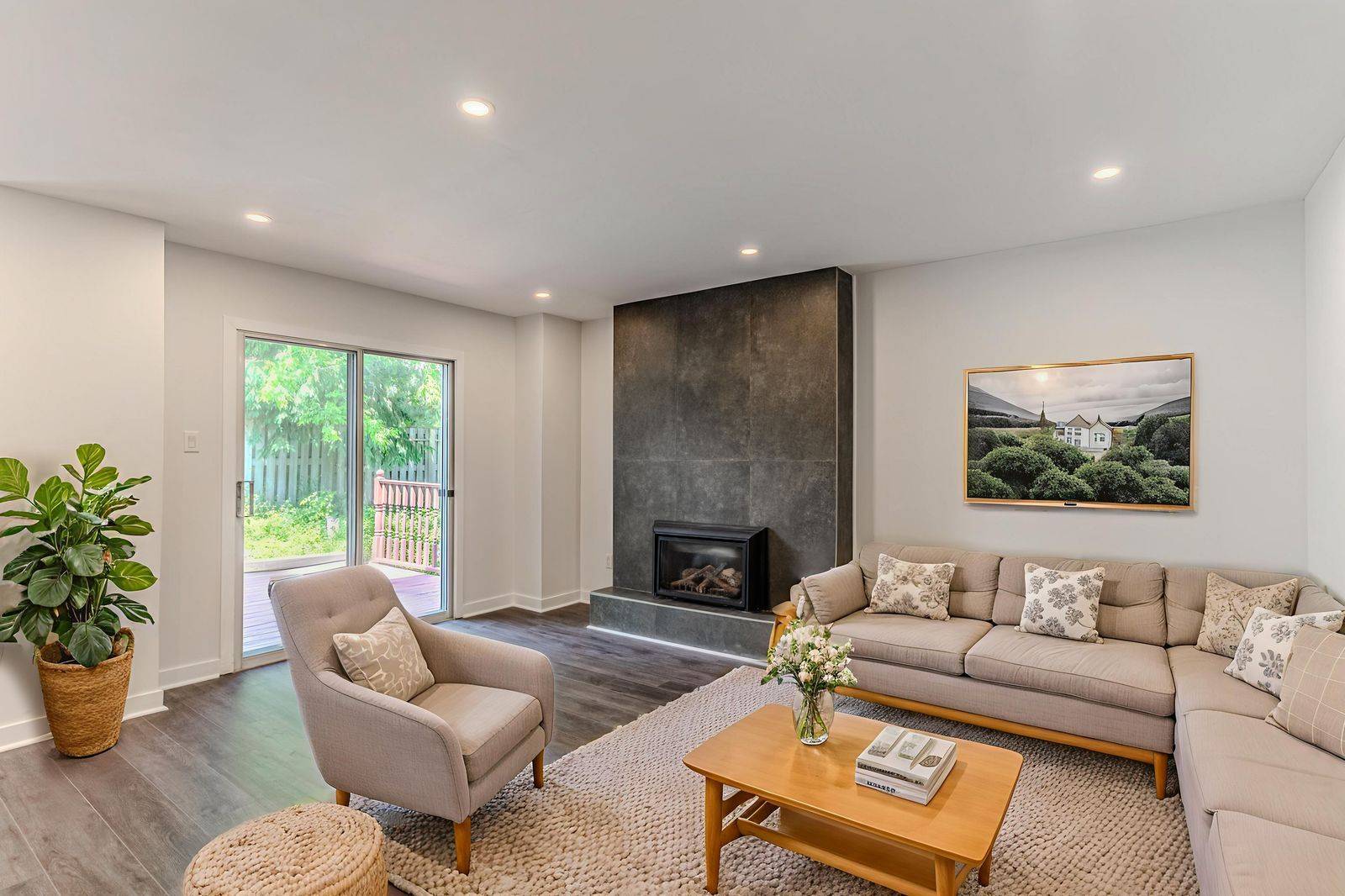 Barrie, ON L4N 6G8,21 Autumn LN