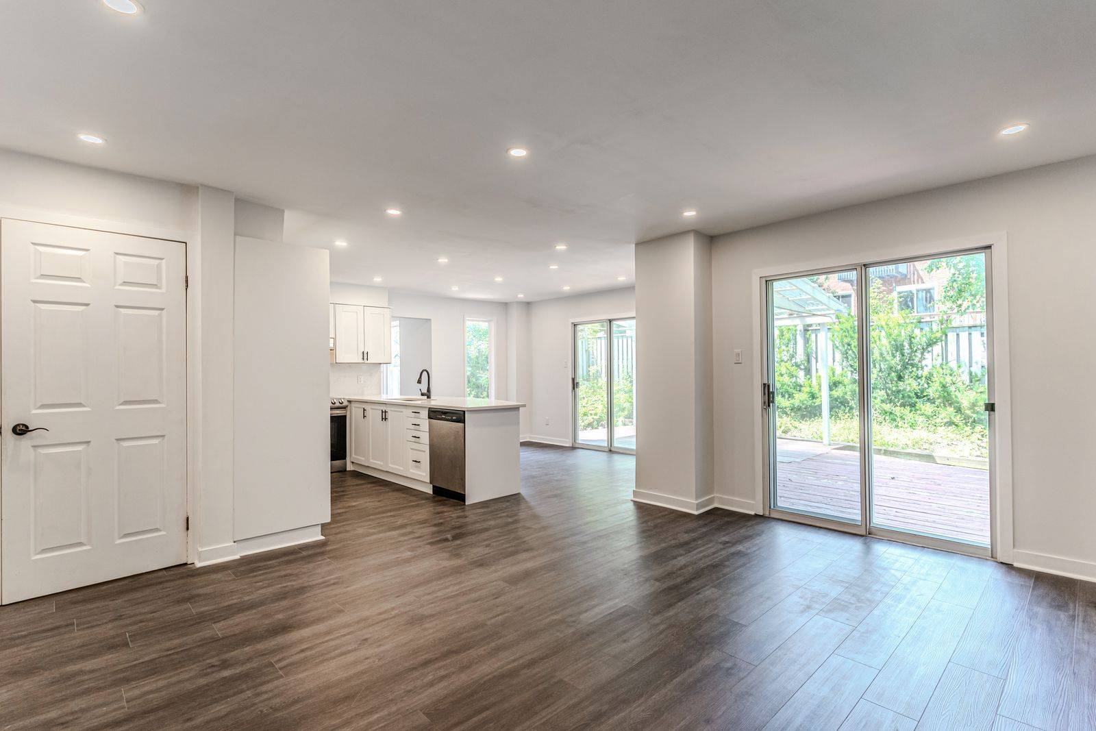 Barrie, ON L4N 6G8,21 Autumn LN