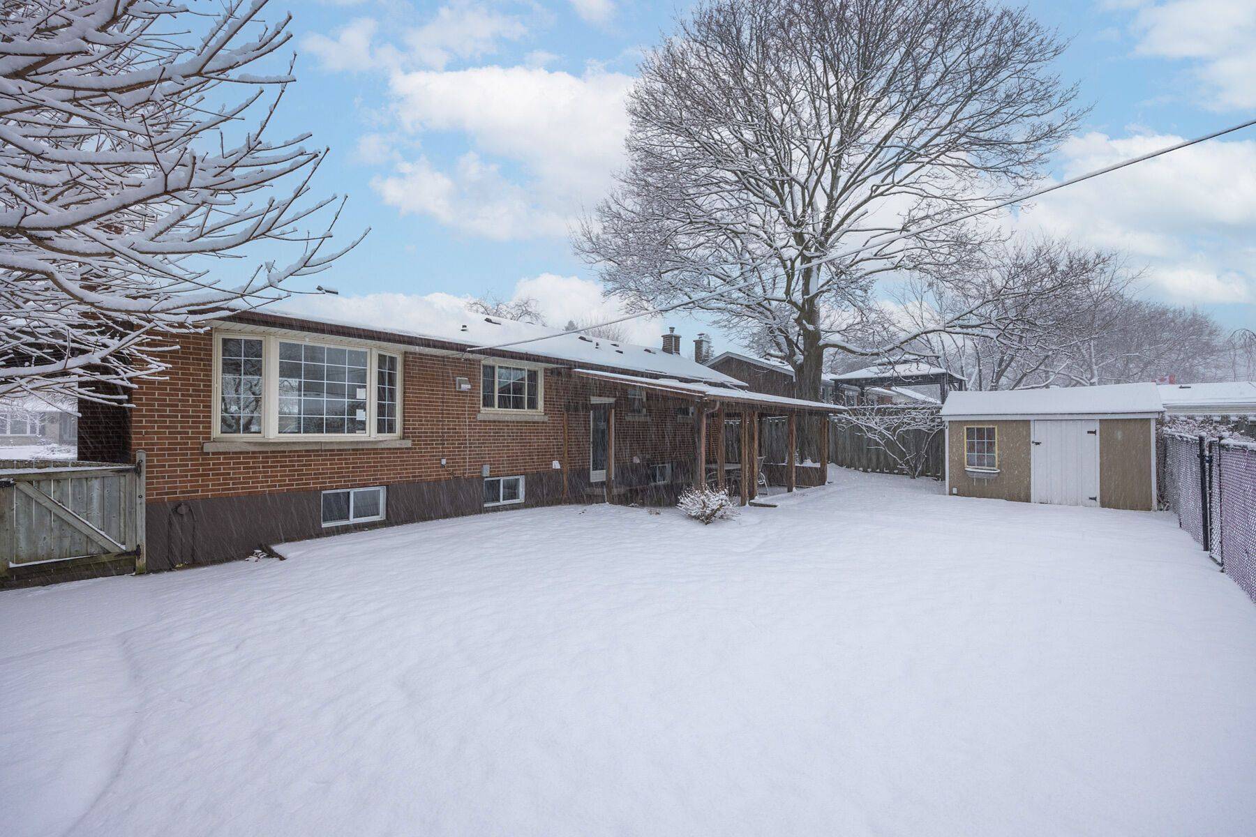 Burlington, ON L7T 2K4,1063 Bedford AVE #Basement