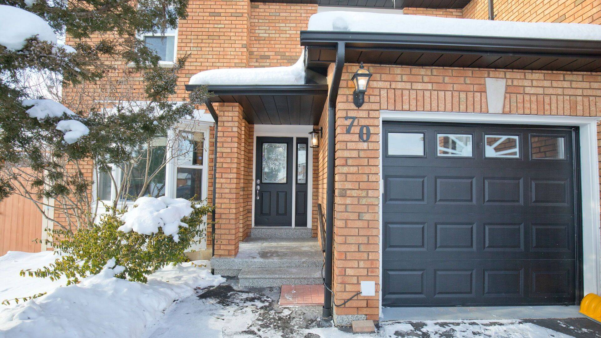 Brampton, ON L6Y 3W7,70 Tulip DR