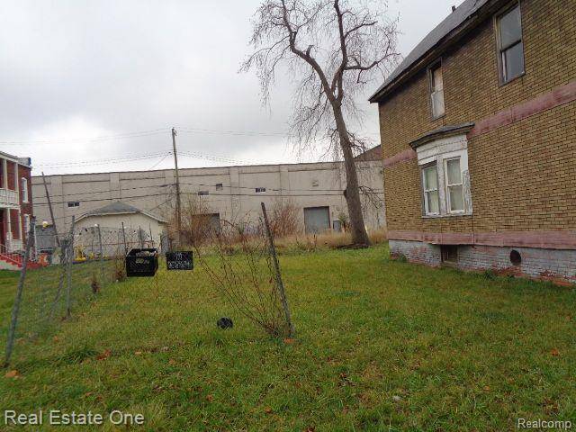 Detroit, MI 48202,568 E BETHUNE ST