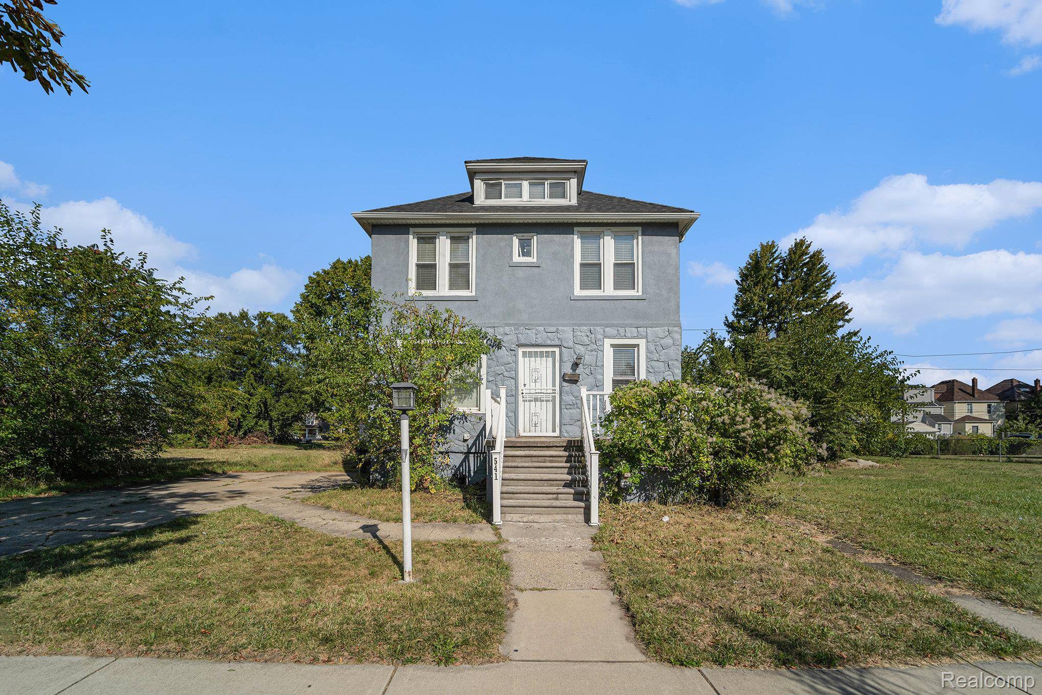 Detroit, MI 48202,541 Alger ST