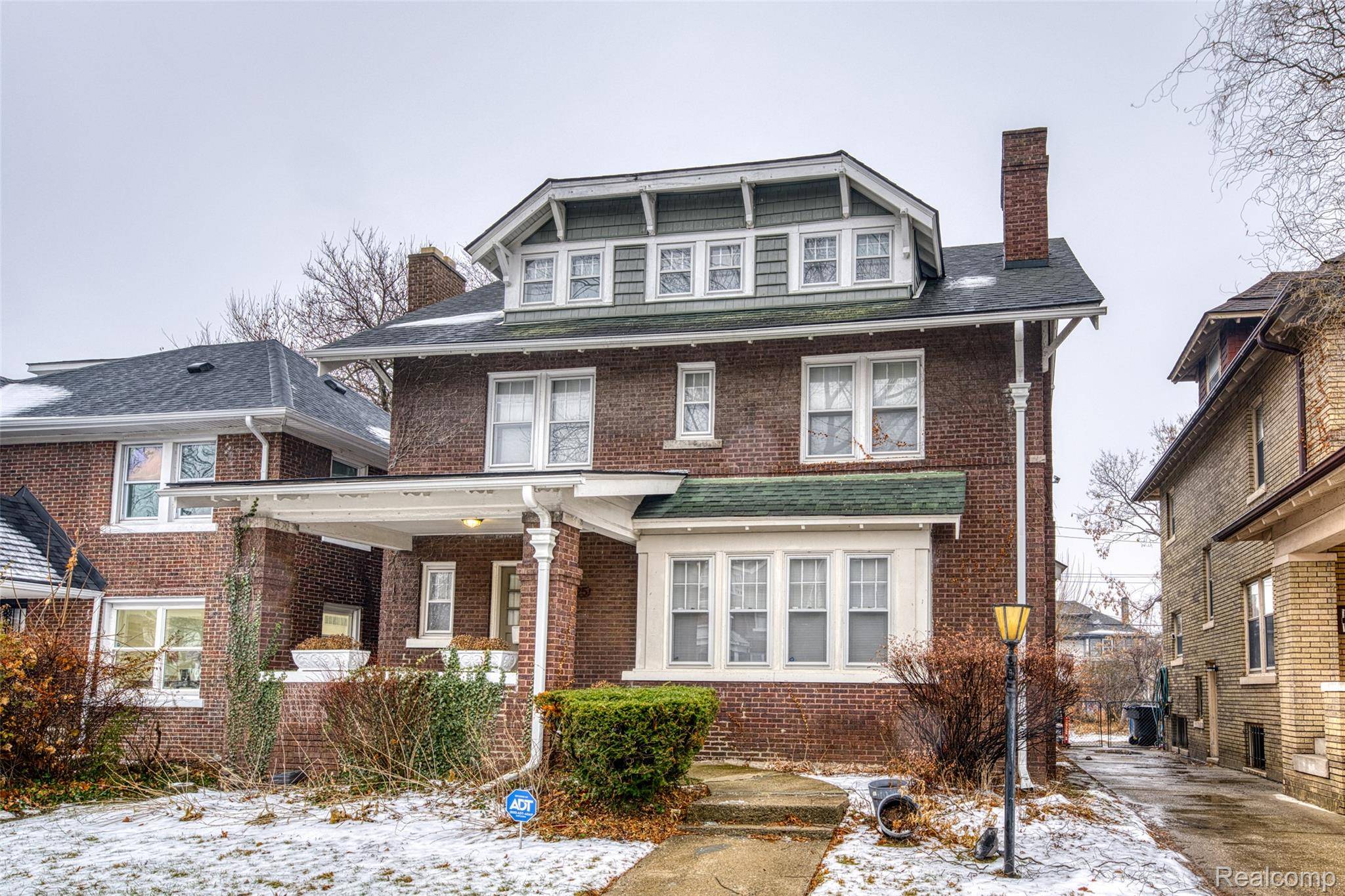 Detroit, MI 48206,1525 Edison ST