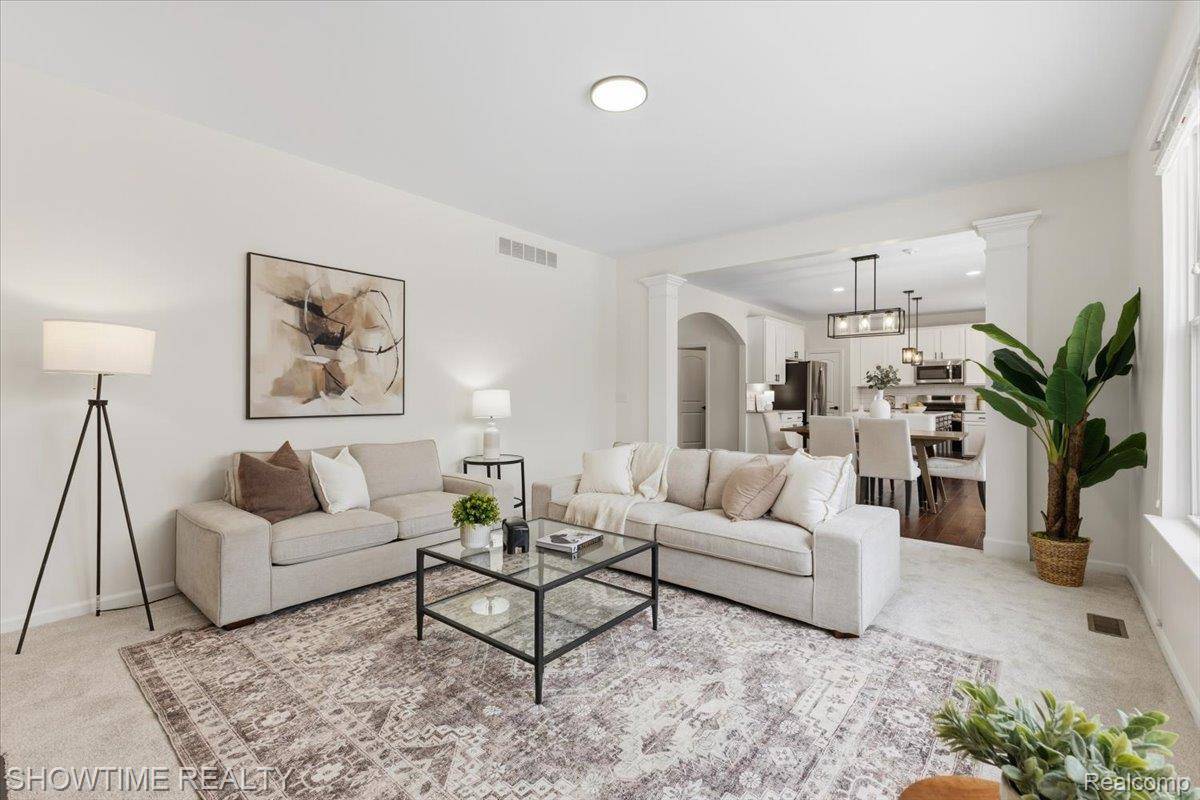 Rochester Hills, MI 48307,3699 Connors DR