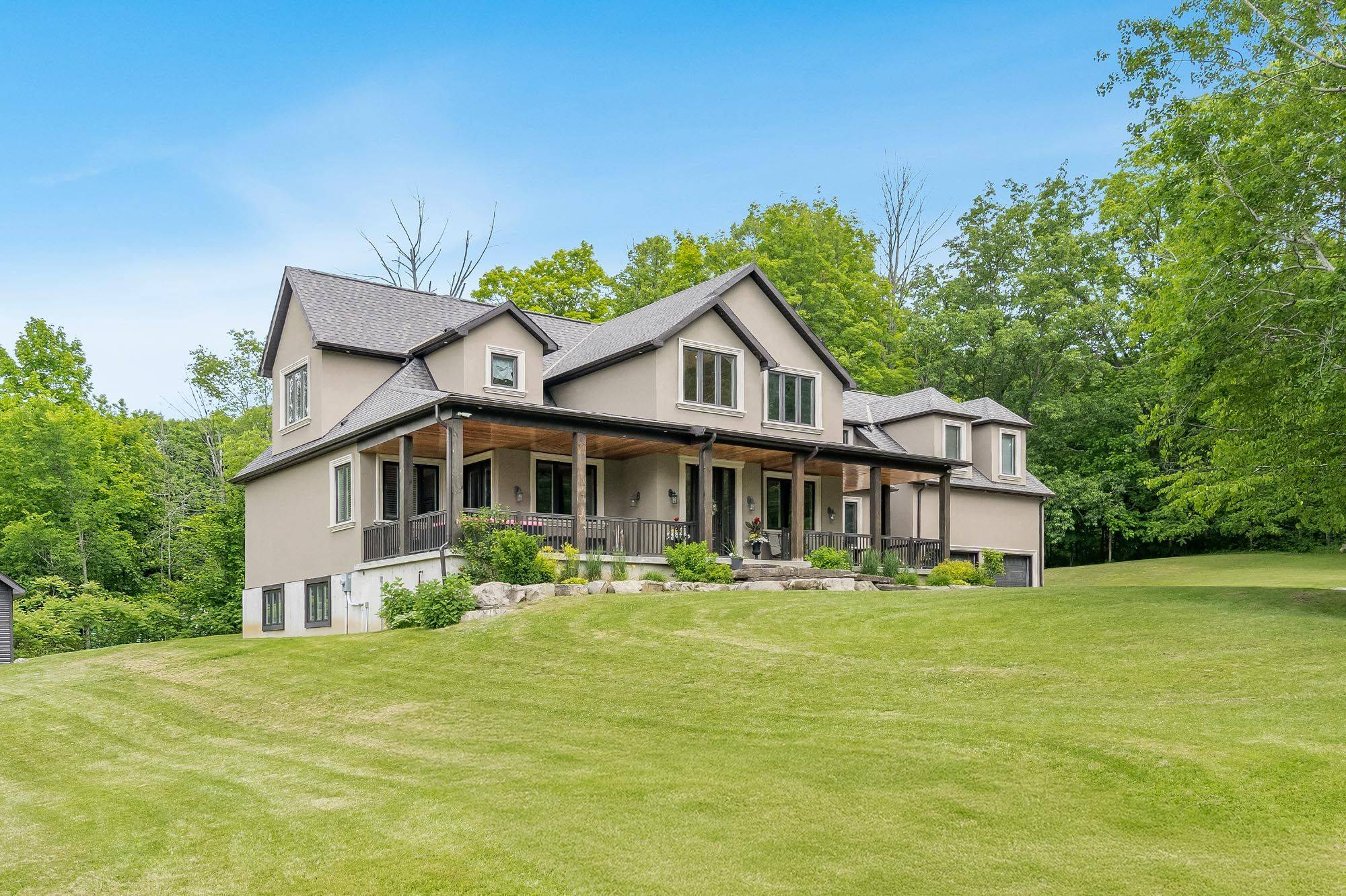 King, ON L7B 0E4,400 Lloyd's LN