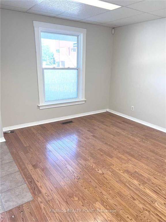 Orillia, ON L3V 5S1,23 O'Brien ST #Unit 2