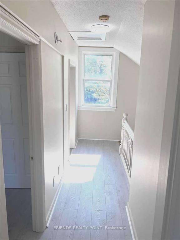 Orillia, ON L3V 5S1,23 O'Brien ST #Unit 2