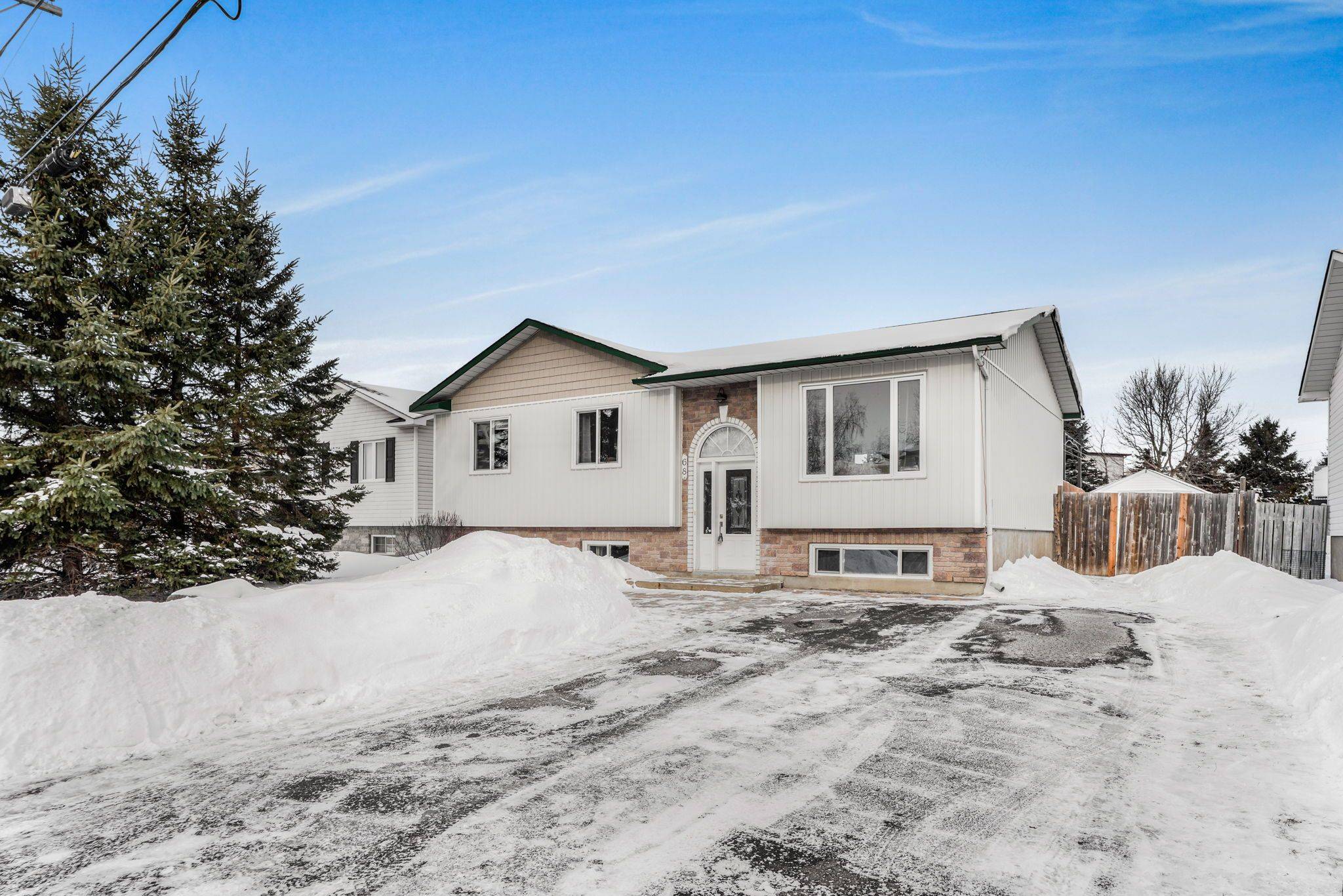 Casselman, ON K0A 1M0,68 Lafleche BLVD