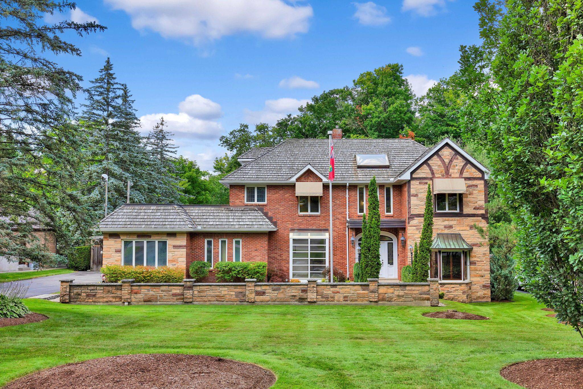 Kitchener, ON N2M 2R8,32 Maple Hill DR