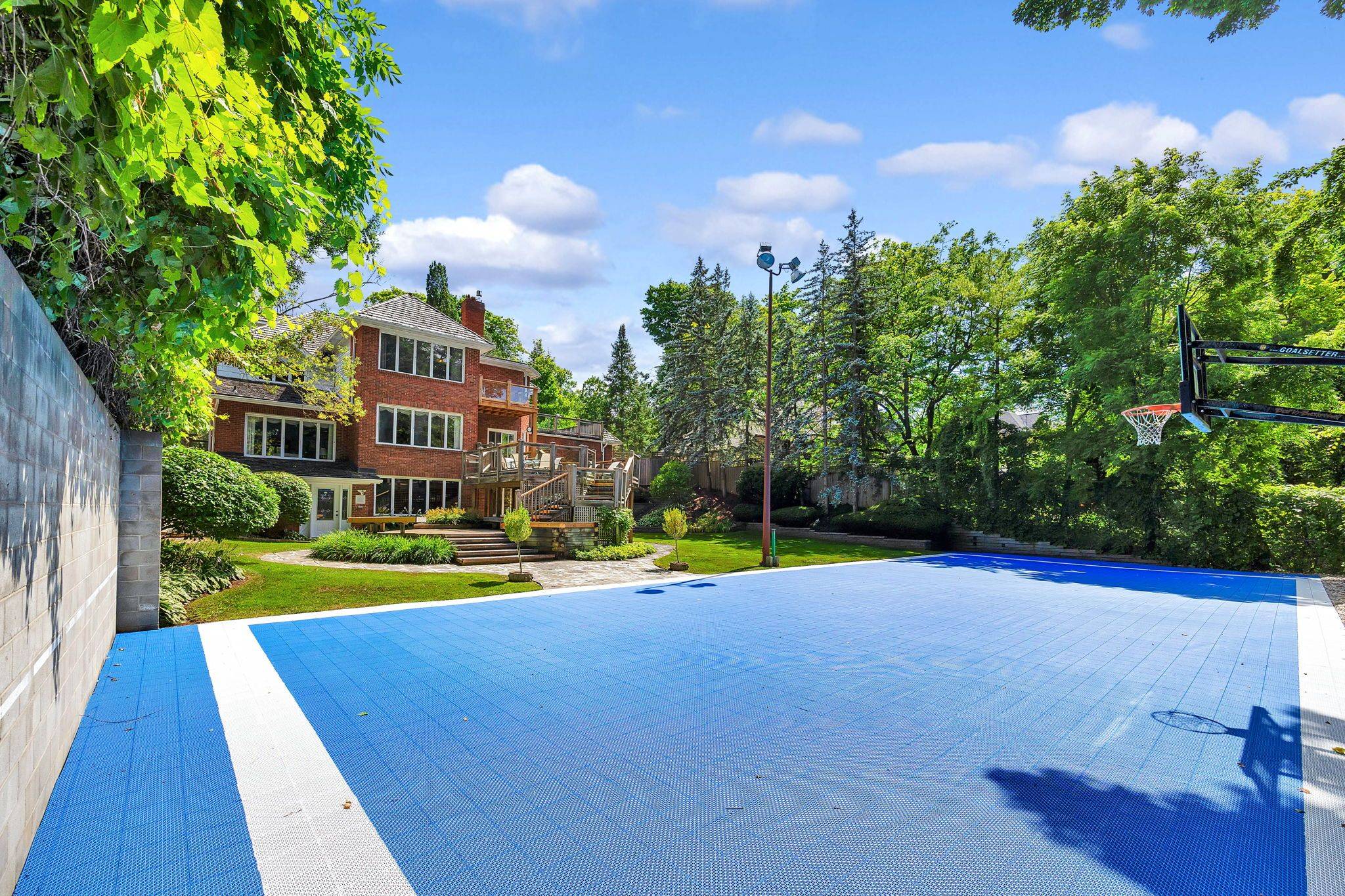 Kitchener, ON N2M 2R8,32 Maple Hill DR