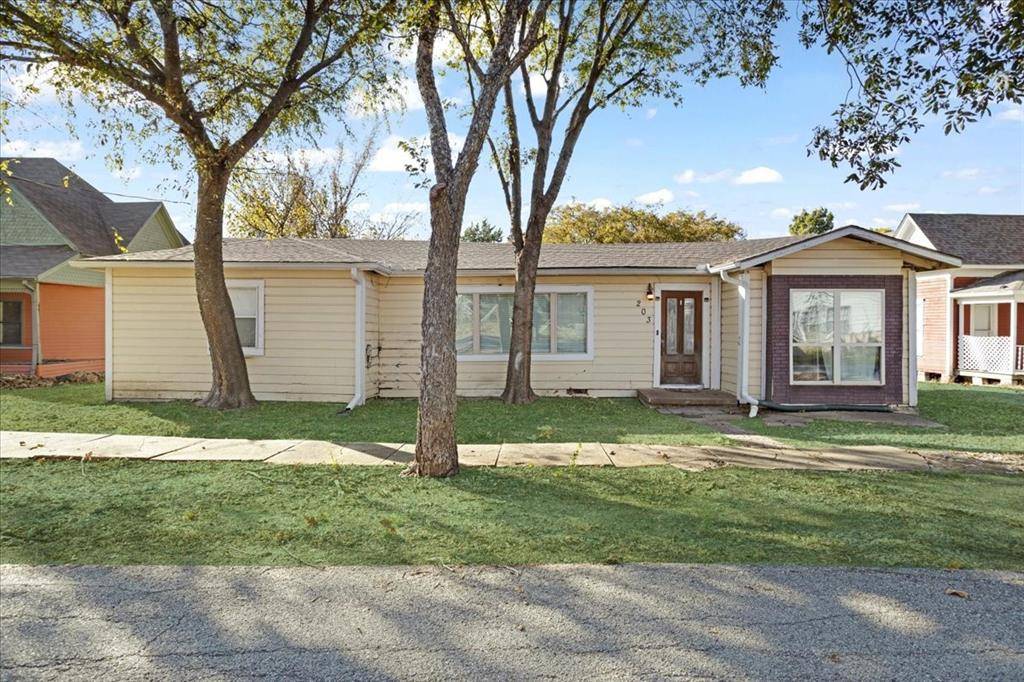 Whitewright, TX 75491,203 S Carter Street