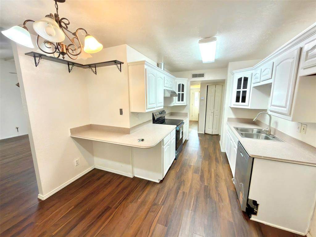 Grand Prairie, TX 75052,2118 Osage Trail