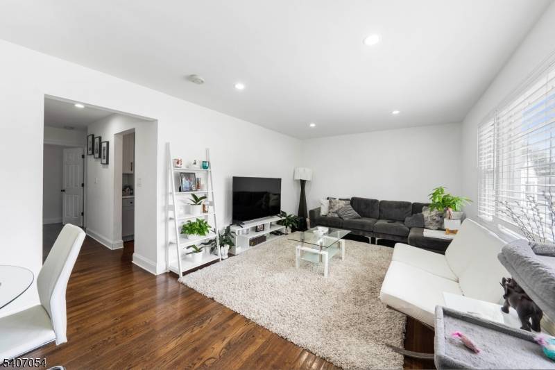 Maplewood Twp., NJ 07040,25 Evelyn Ct