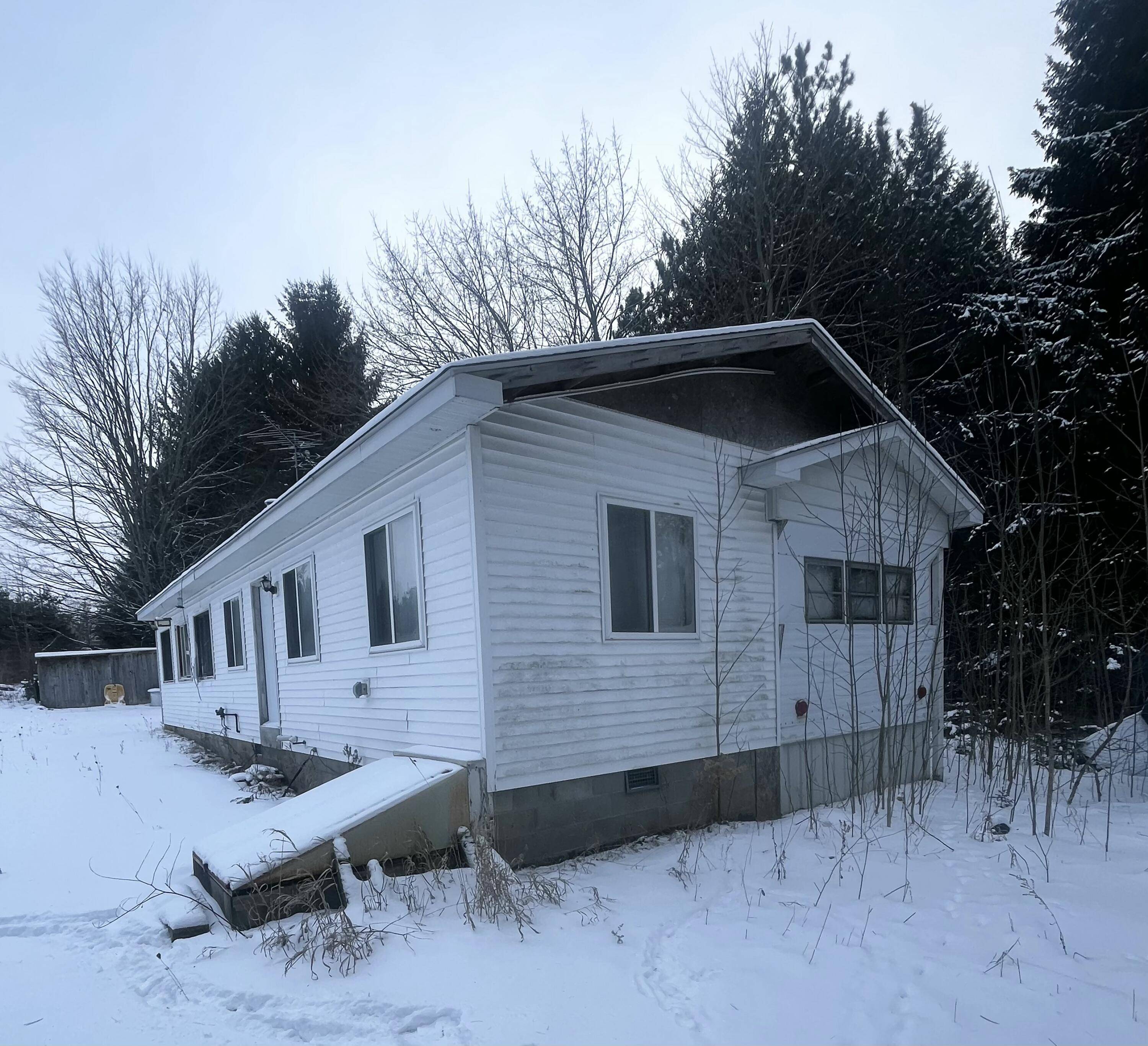 Comins, MI 48619,1735 Michigan 33