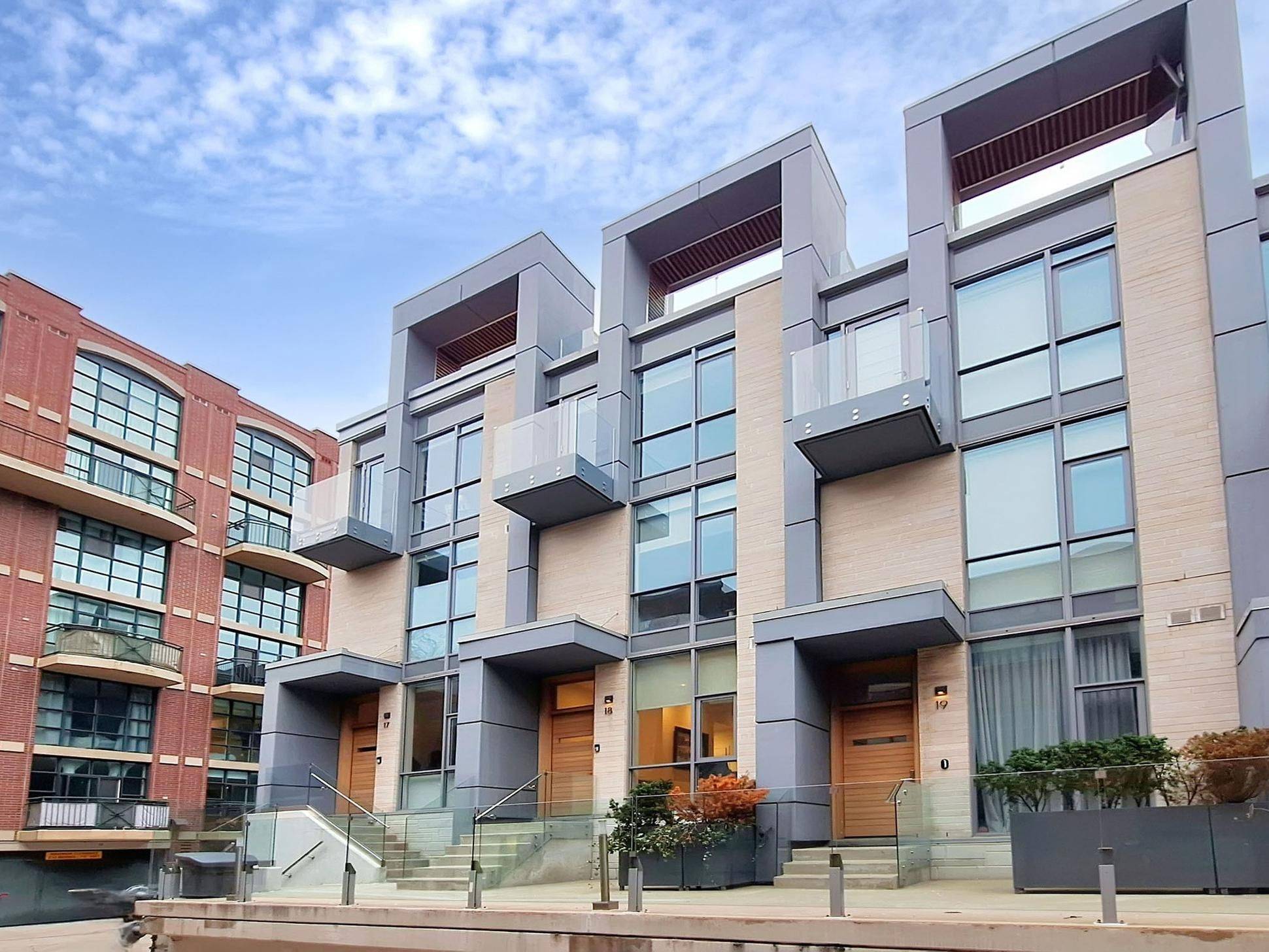 Toronto C01, ON M6J 1C9,850 Richmond ST W #18