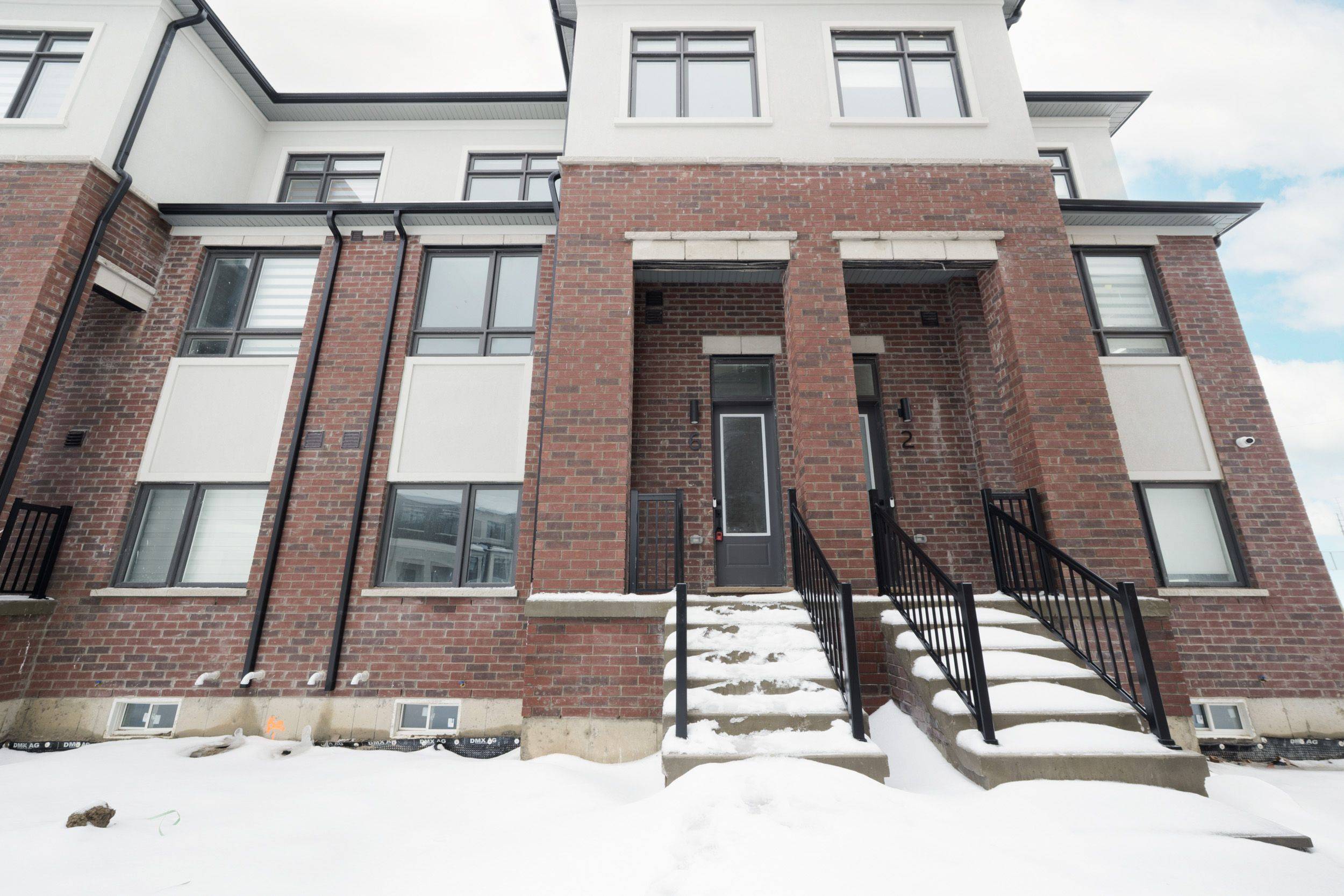 Richmond Hill, ON L4B 0J5,6 Honey Milk LN