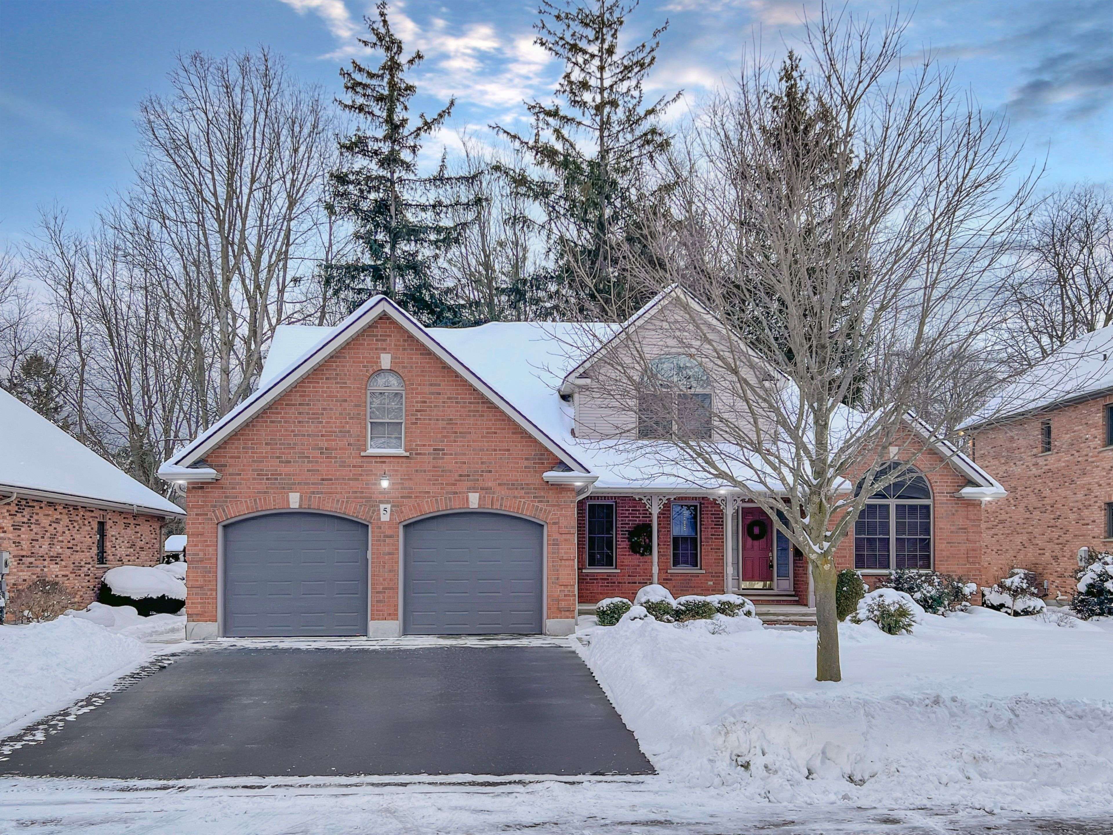 Tillsonburg, ON N4G 5V4,5 Whispering Pine LN