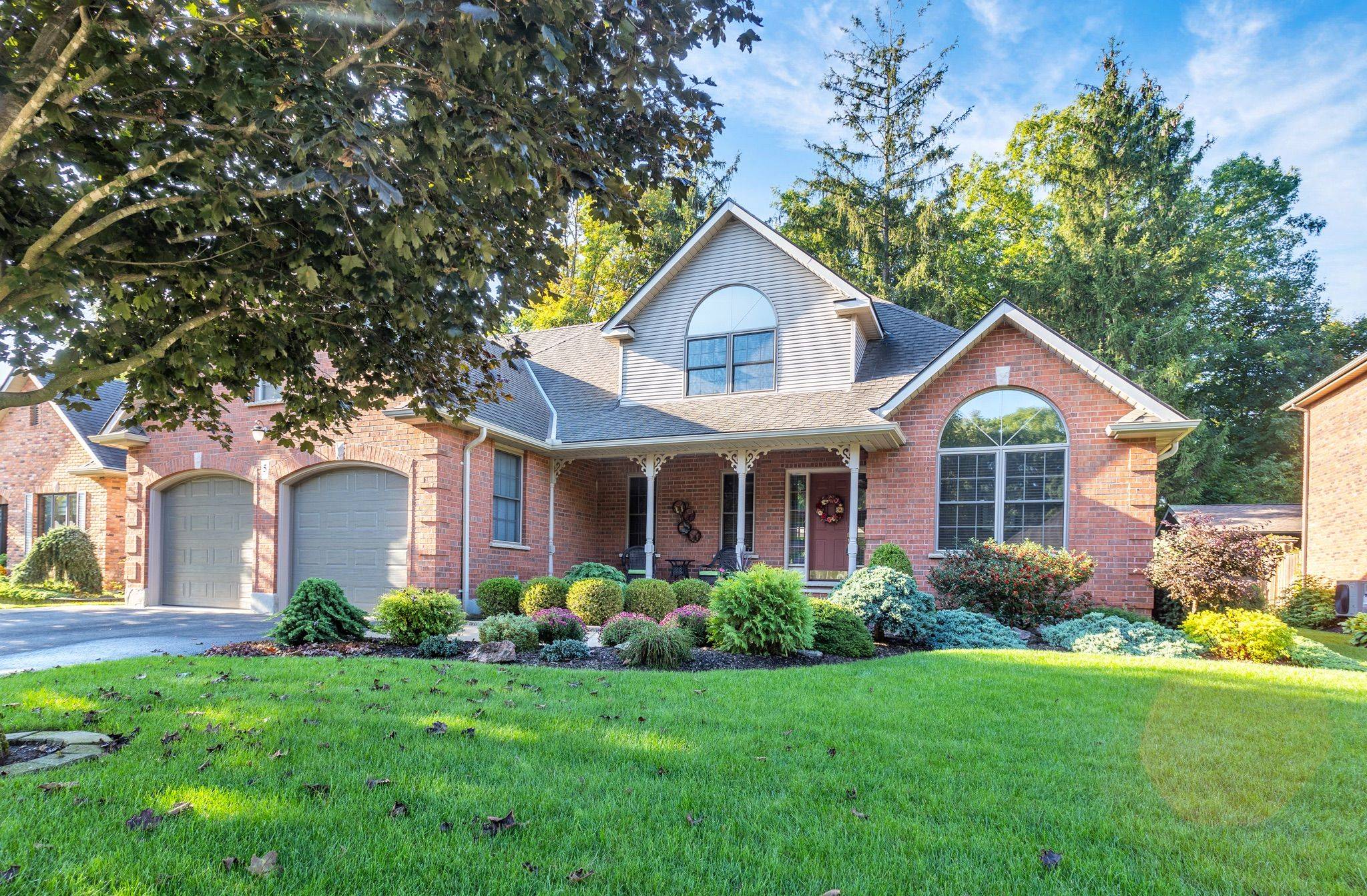 Tillsonburg, ON N4G 5V4,5 Whispering Pine LN