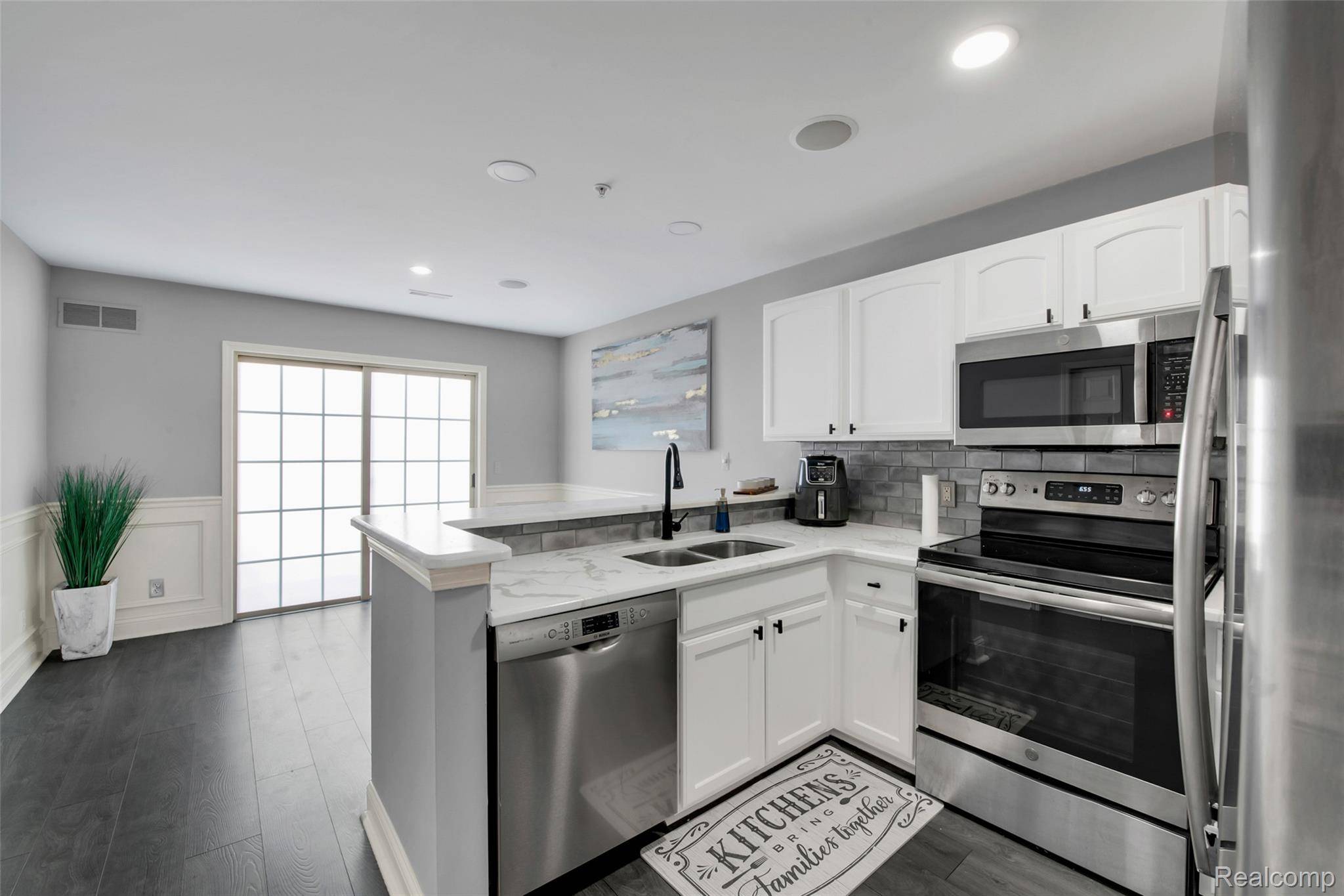 Troy, MI 48084,3285 Newbury PL