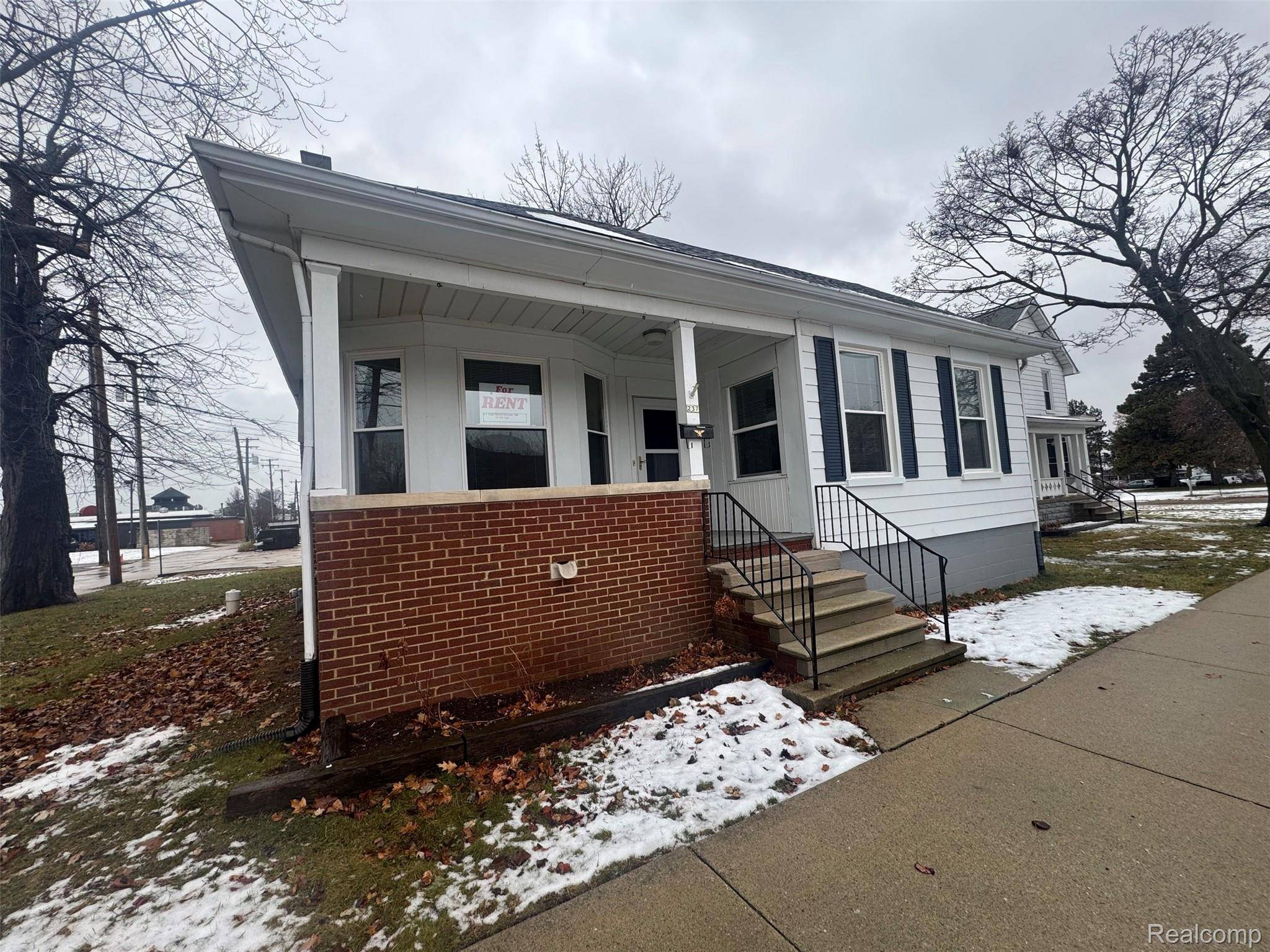Trenton, MI 48183,237 Saint Joseph ST