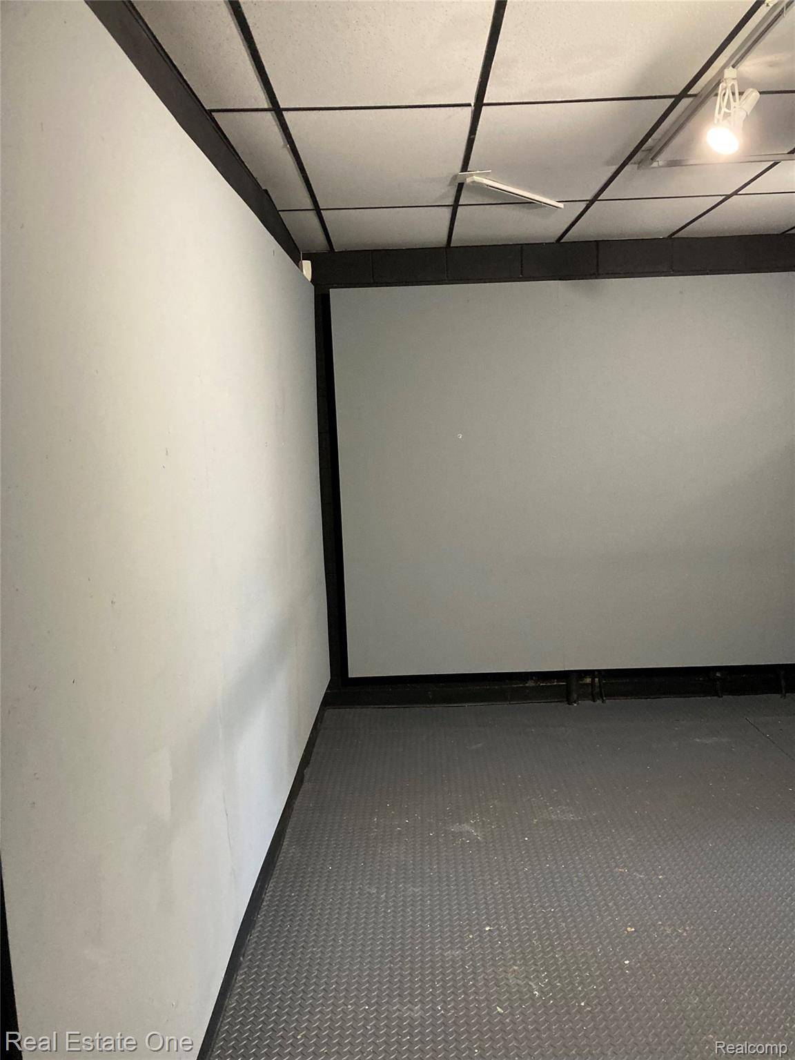 4111 12 Mile RD, Berkley, MI 48072