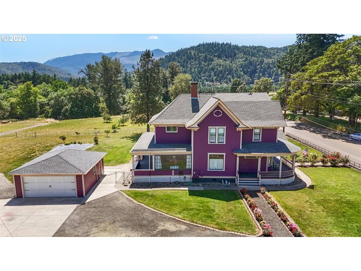 221 MAIN ST, Riddle, OR 97469