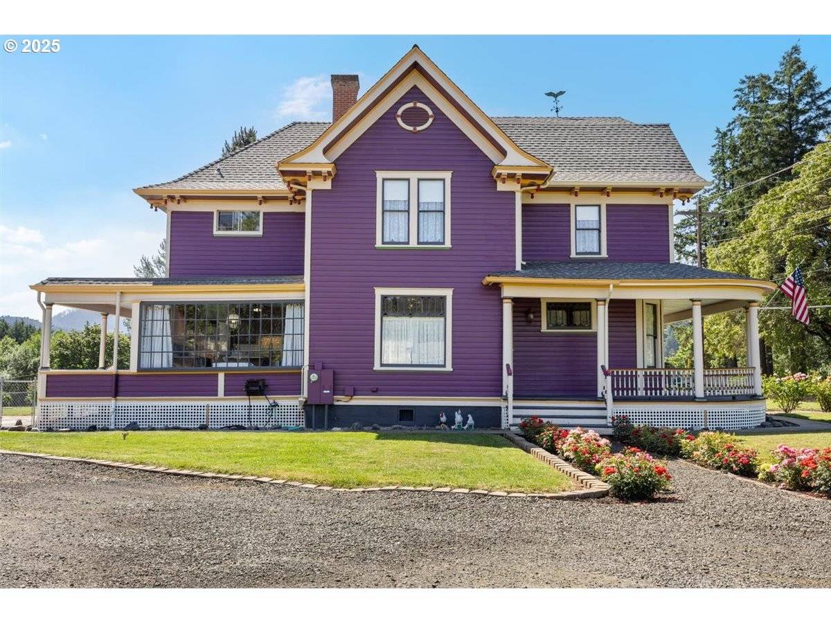 221 MAIN ST, Riddle, OR 97469