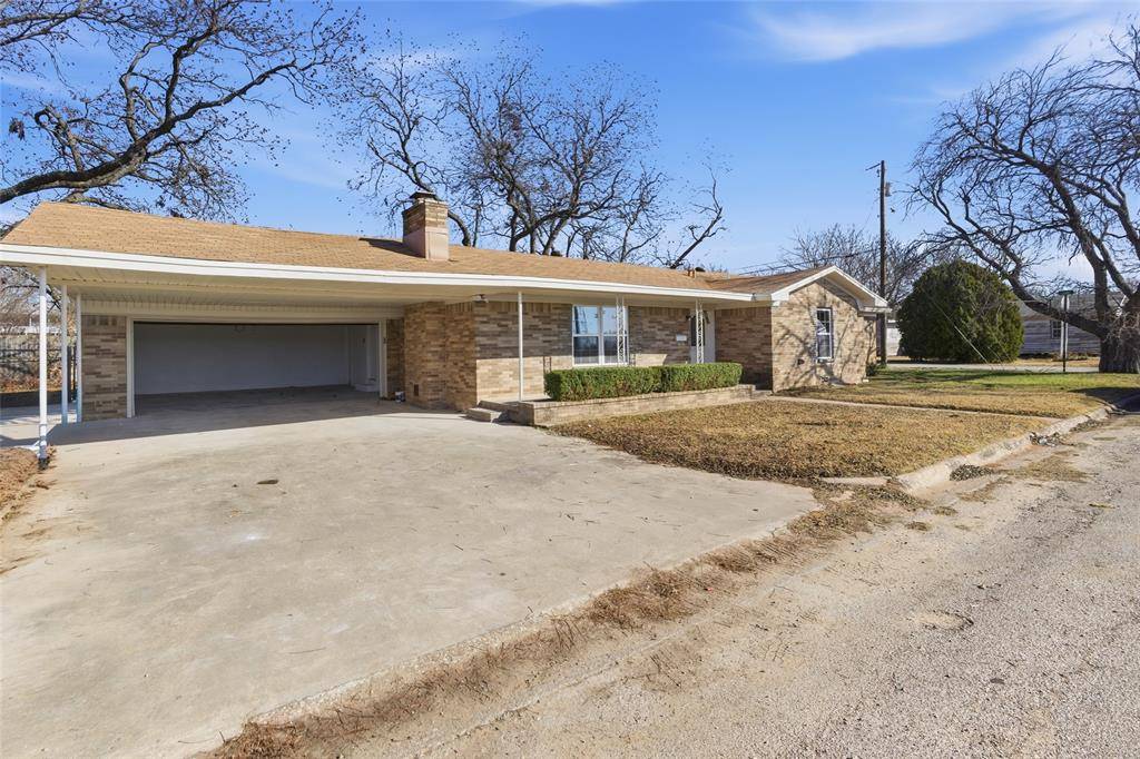 Bowie, TX 76230,109 E Williams Street