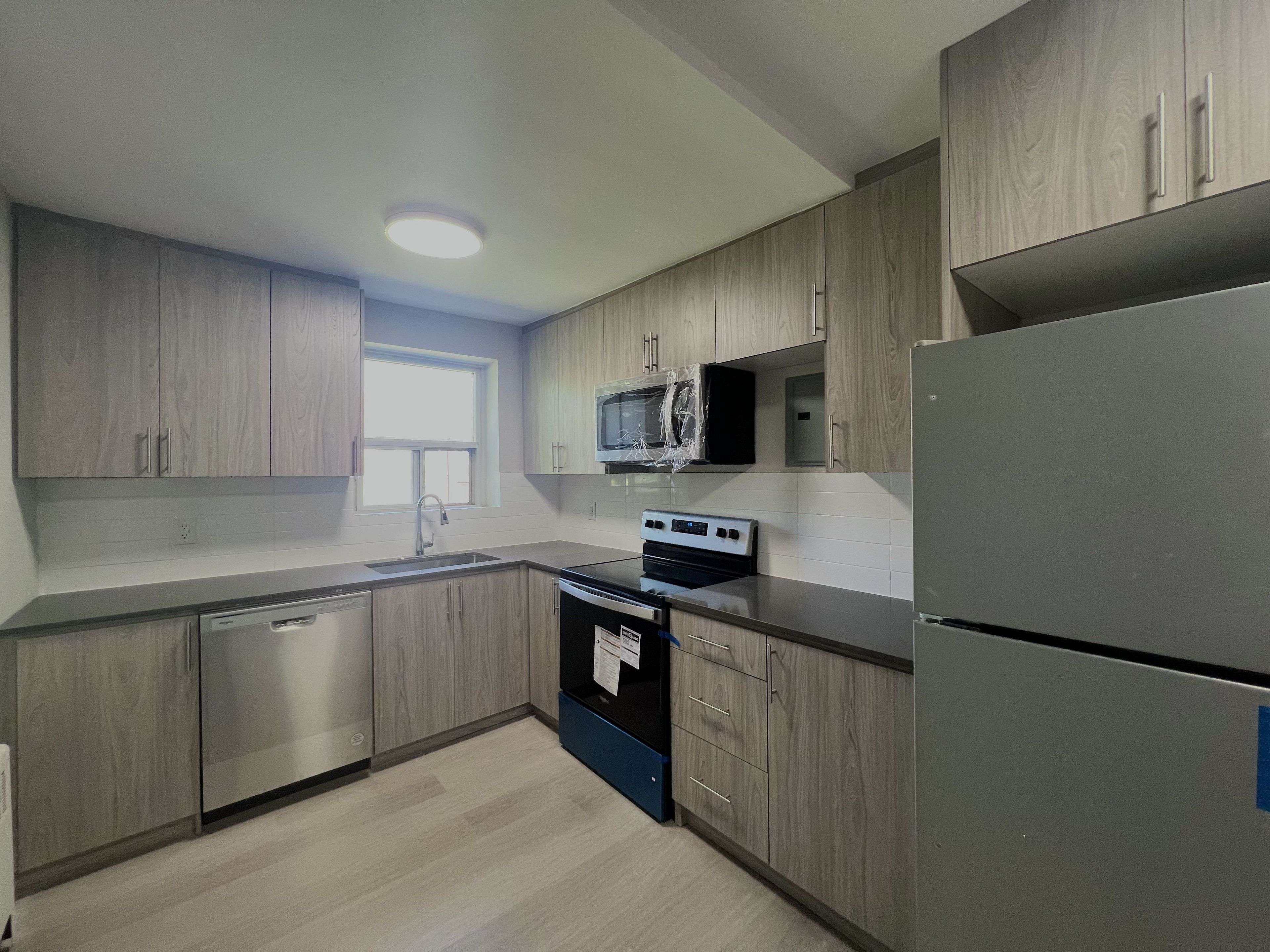 Toronto W08, ON M9A 3V1,290 The Kingsway N/A #000c