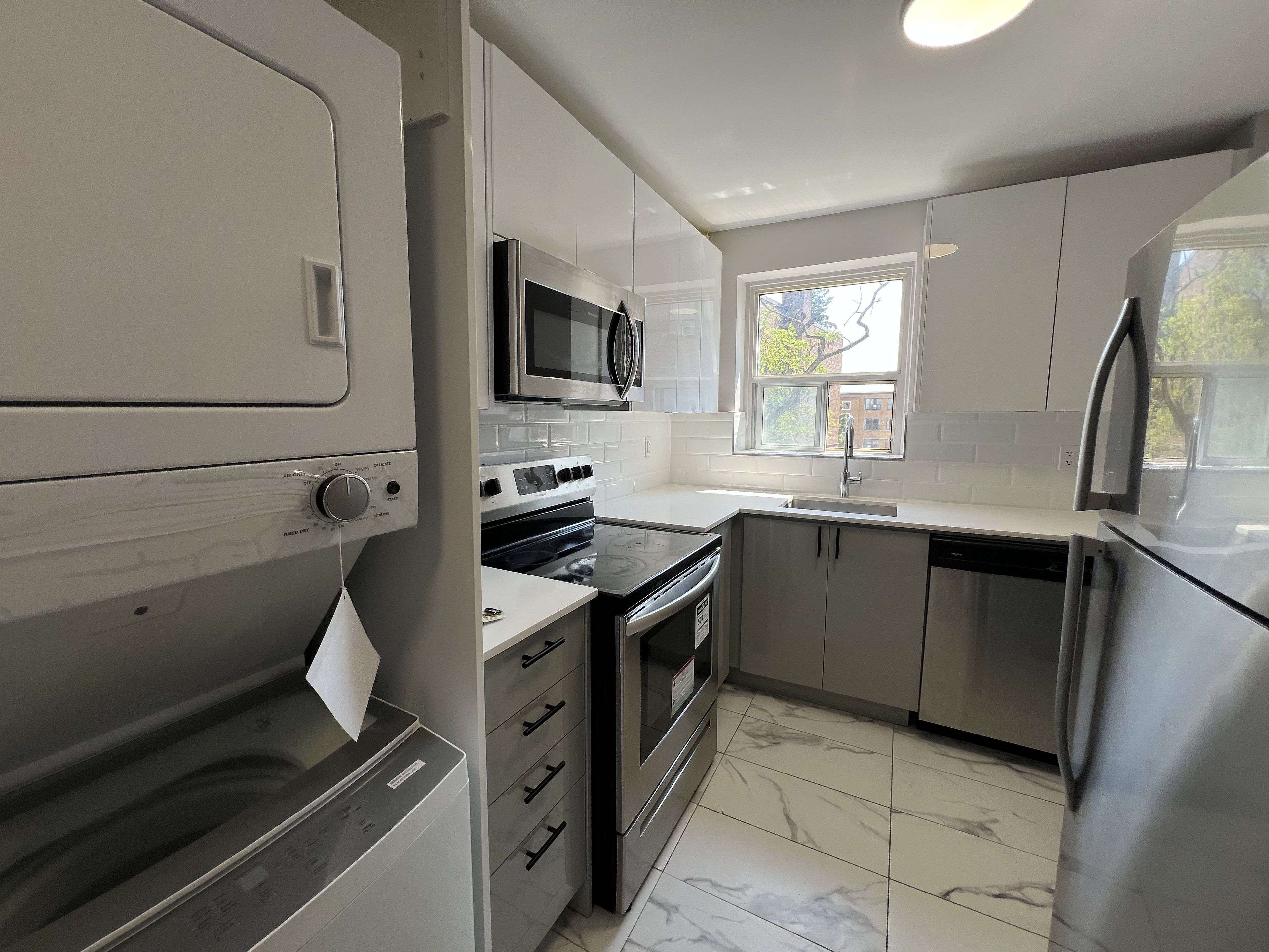 Toronto W08, ON M9A 3V1,292 The Kingsway N/A #292-33