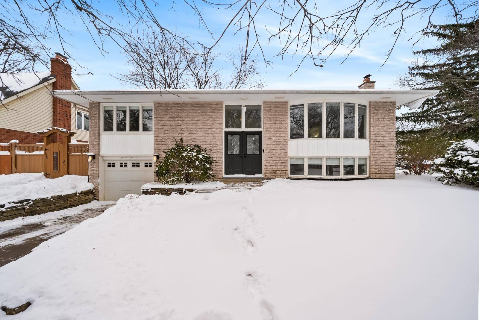 Oakville, ON L6J 5K8,407 Canterbury CRES