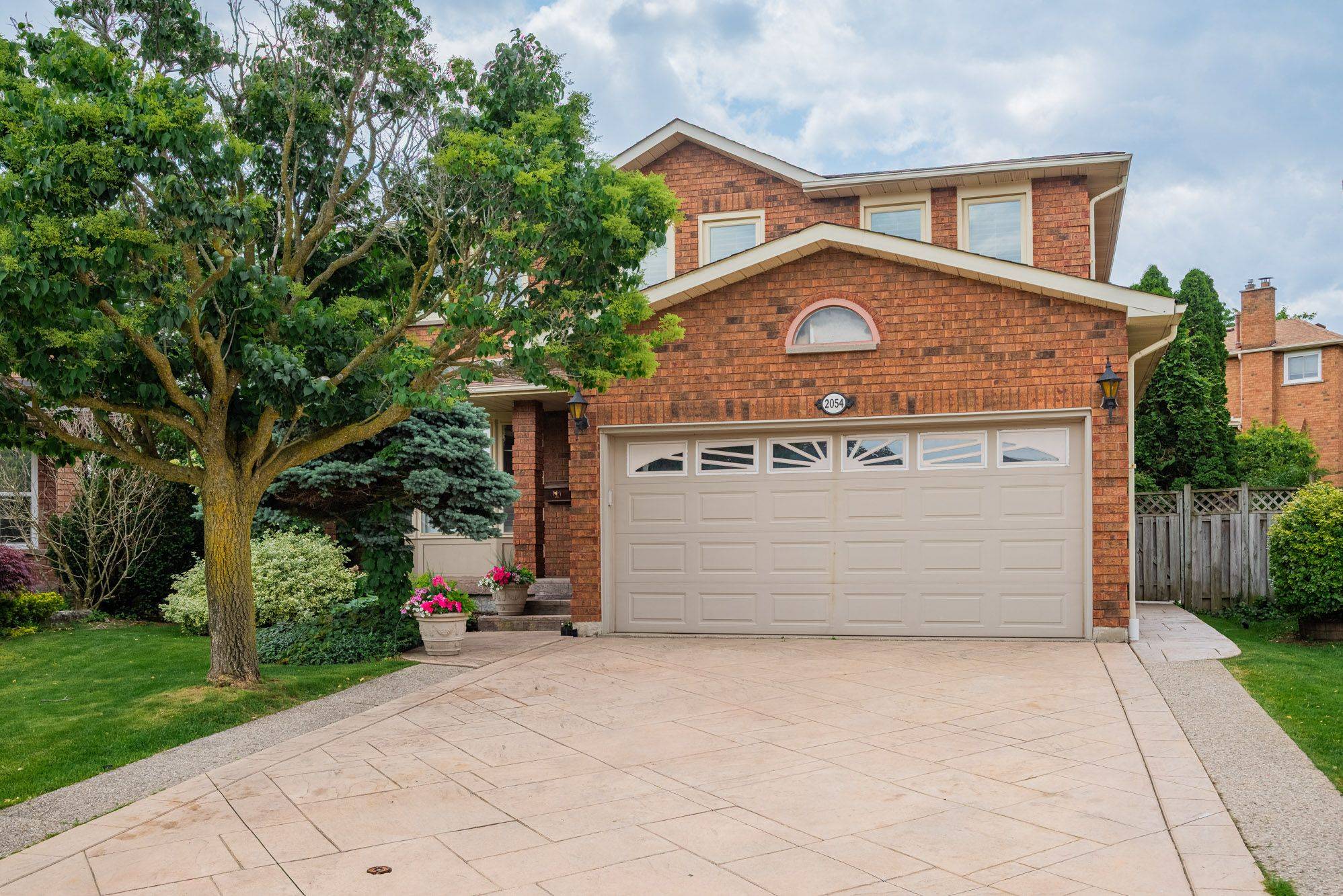 Mississauga, ON L5M 3E5,2054 Teeside CT