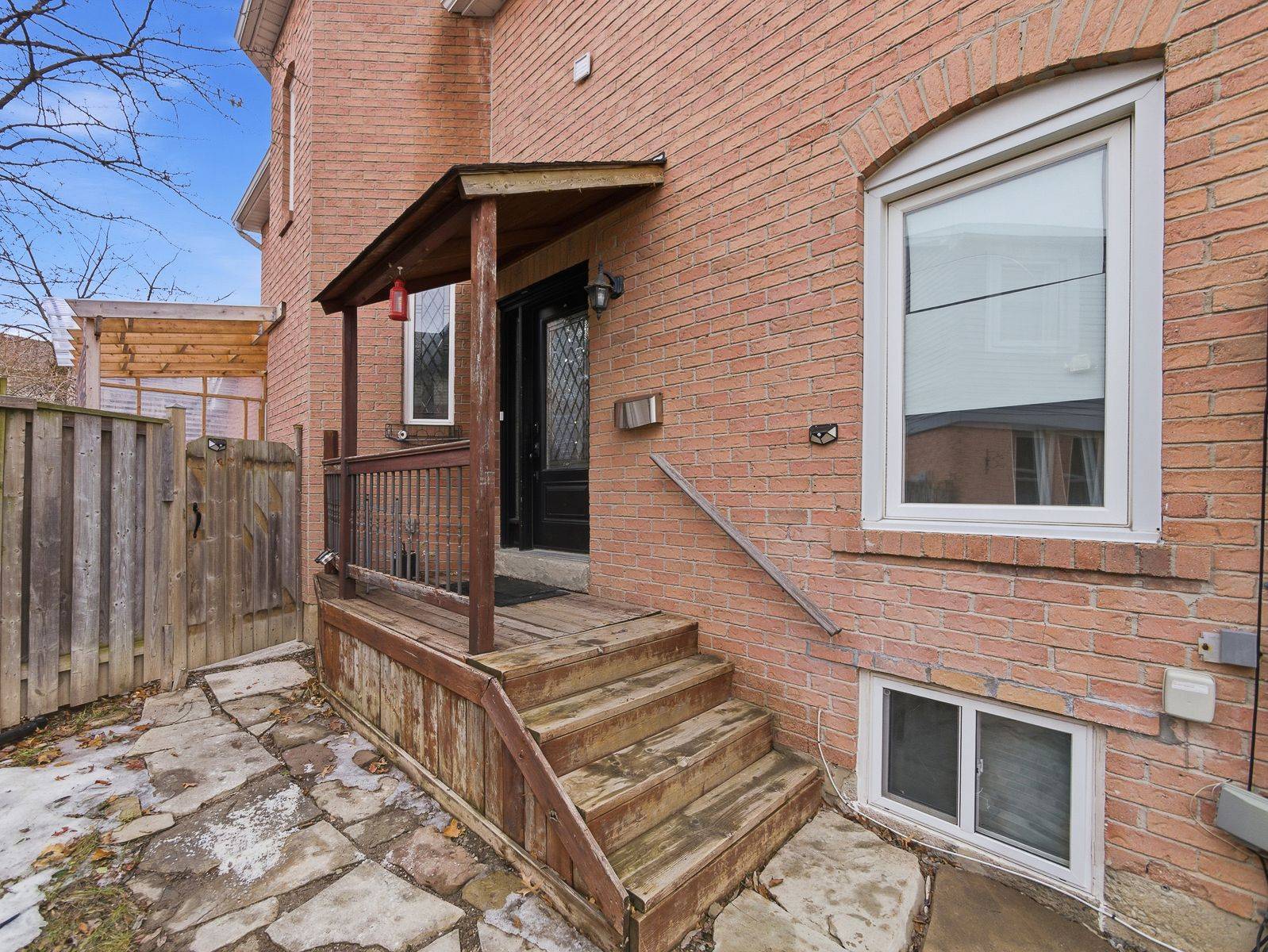 Mississauga, ON L5N 5B5,3067 Ilomar CT #Upper