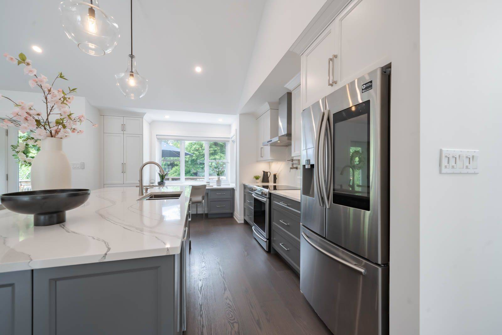 Mississauga, ON L5E 2T8,1533 Rometown DR