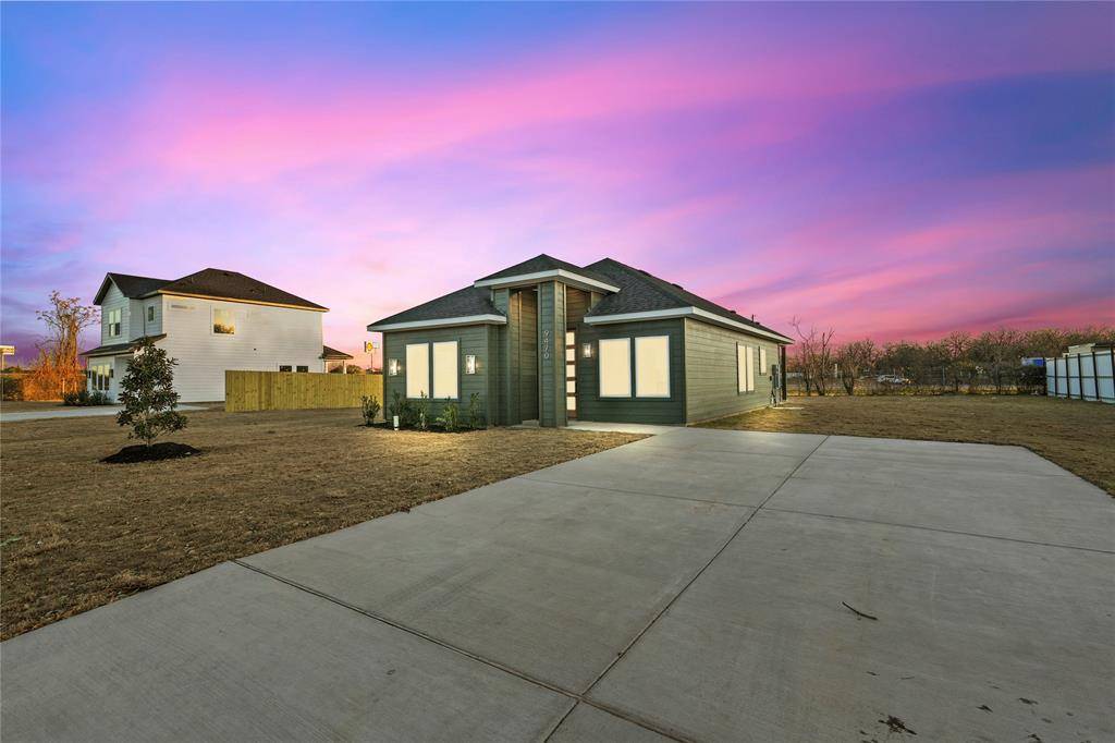 Dallas, TX 75217,9470 Sandyland Boulevard