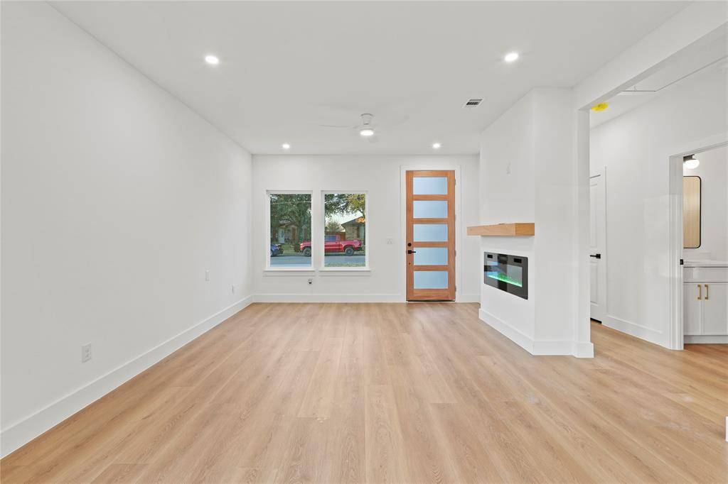 Dallas, TX 75217,9470 Sandyland Boulevard