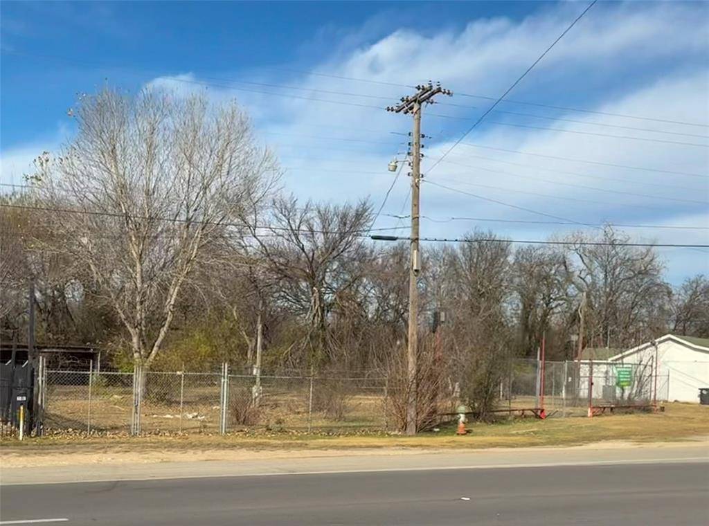 Cleburne, TX 76033,1709 N Main