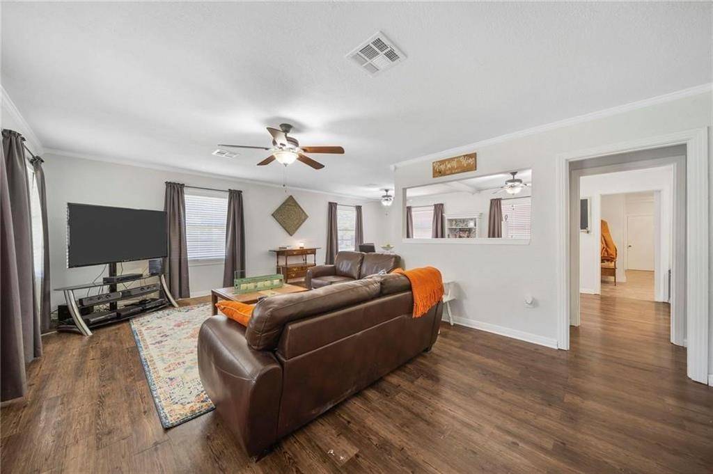 Valley Mills, TX 76689,101 Easy Street