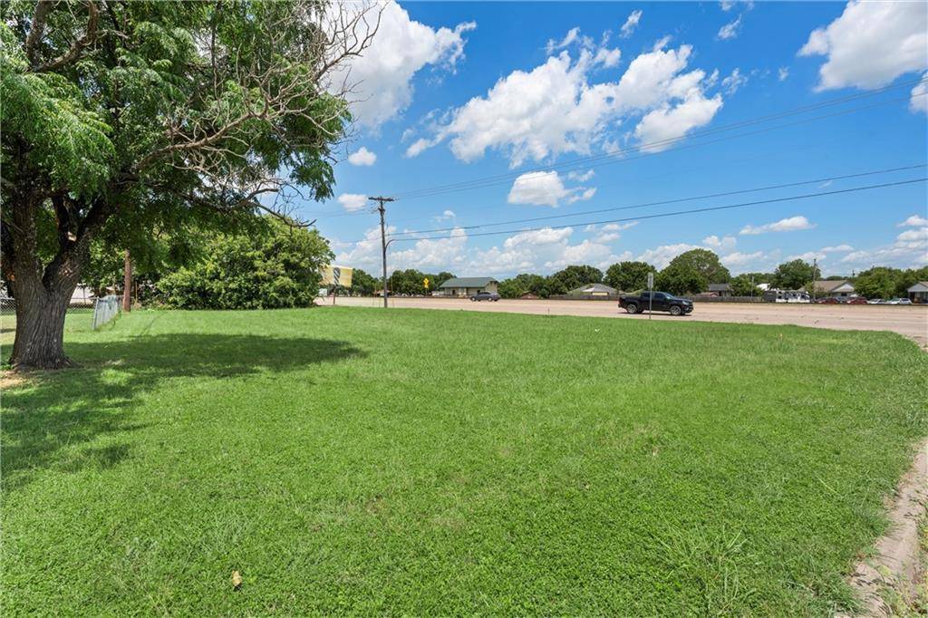 Hewitt, TX 76643,319 S Hewitt Drive