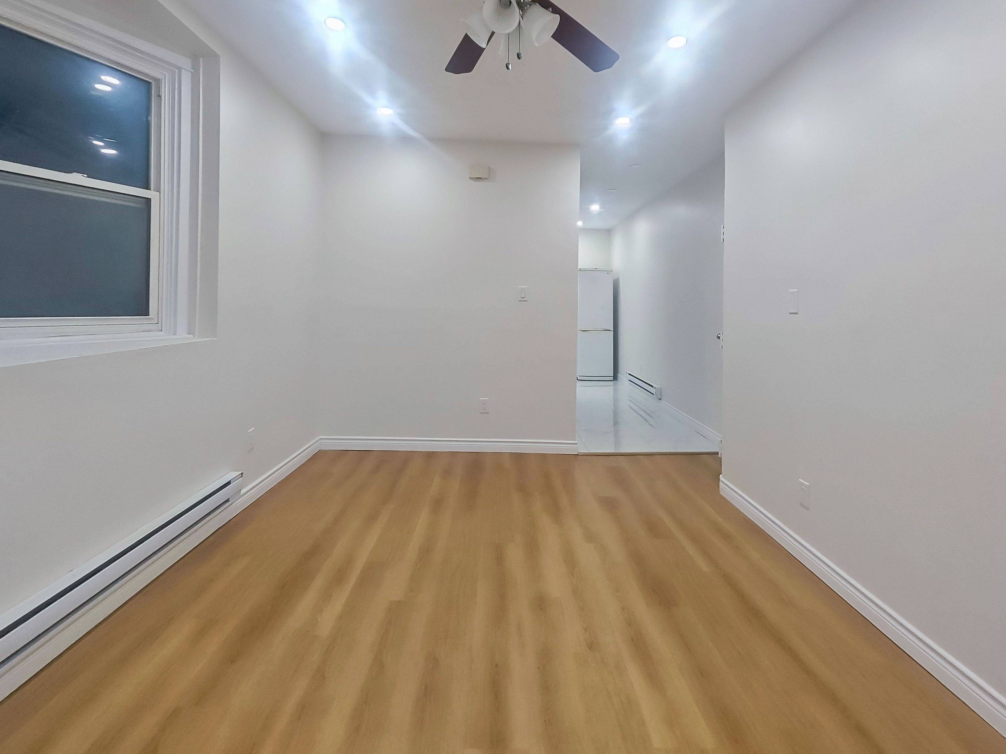 Toronto C02, ON M5R 3G2,859 1/2 Bathurst ST #Main FL