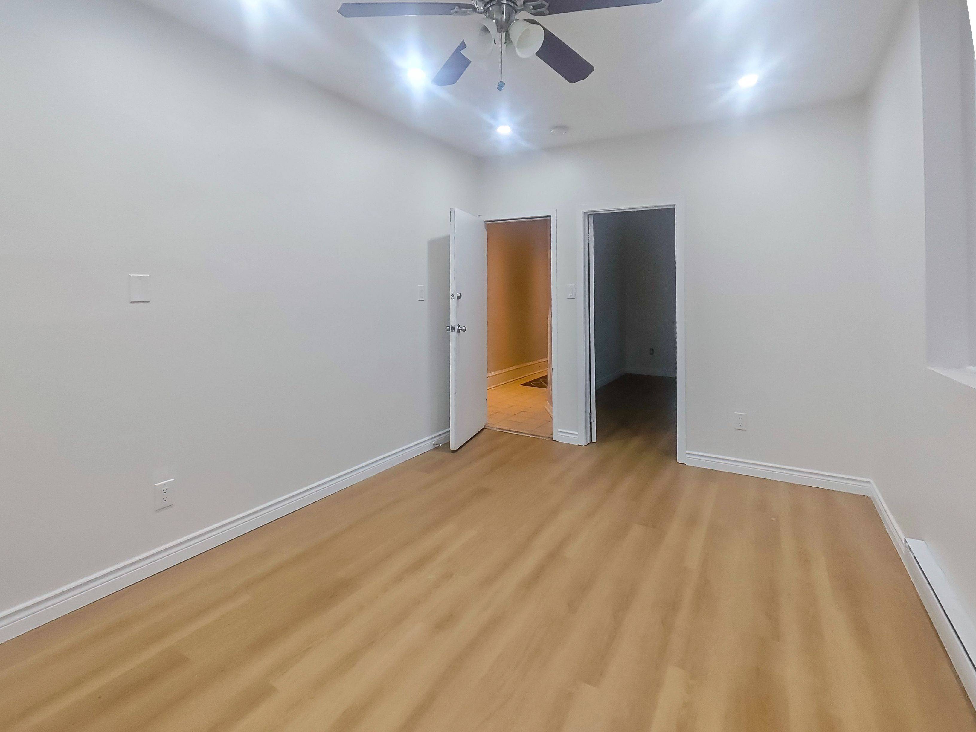 Toronto C02, ON M5R 3G2,859 1/2 Bathurst ST #Main FL